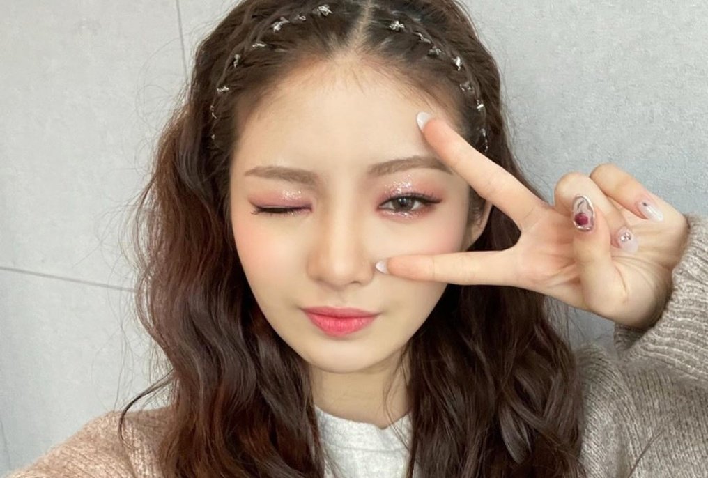 creativcore's tweet image. 𝐓odo mi tiempo se lo llevó el #𝔓𝕣eq͟uel夢𓆪dēbu𝕥 y como debería arreglarme para venir a este debut !!! claro que parte de esto también fue mi chicle de fresa quién decidió acompañarme al #𝕔inemα𐂴ꪆveʀi𝕥é.

𝖉e𝕤t𝕚ny 𝕚n 𝚢o͞ur e𝕪ǝs !