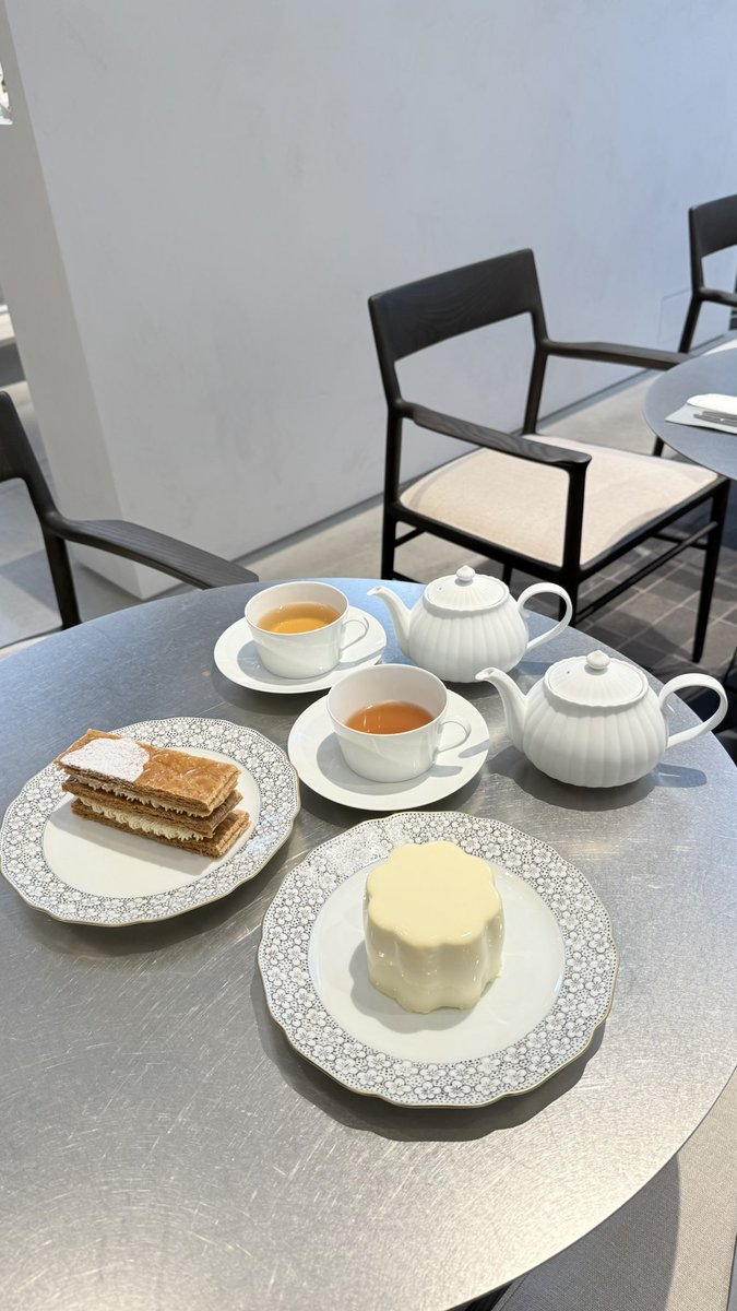 本日(日付変わってるので昨日)花組おかわりしてきました🦇
今日一緒に行った友人と観劇後に気楽なお茶会をしながら｢ｱﾙｶ〜ﾄﾞINTJすぎ案件｣と｢精霊ガチャ失敗案件｣でケラケラ笑ってましたꉂꉂ😂