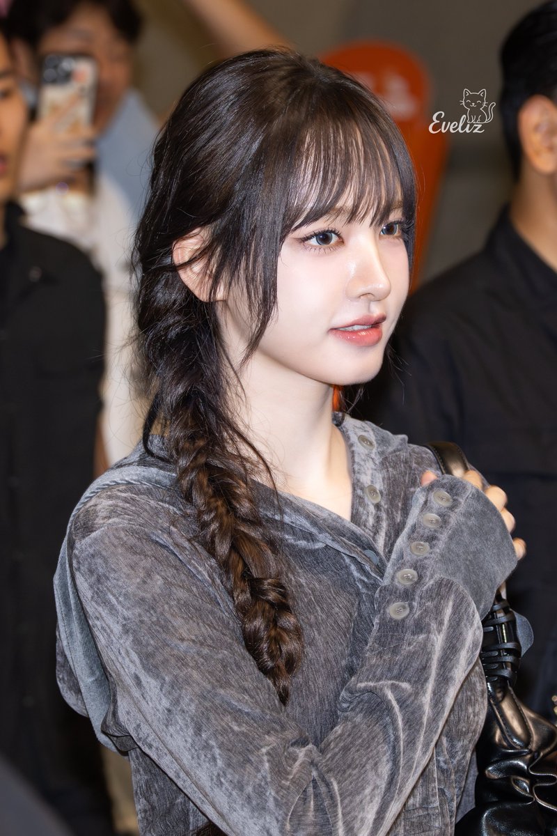 EVELIZ_1121's tweet photo. 250925 ICN 출국
리즈 

땋은머리도 예뻐🐈‍⬛❤️

#아이브 #리즈 #IVE #LIZ #リズ @IVE_twt https://t.co/1ByPw1FzVT