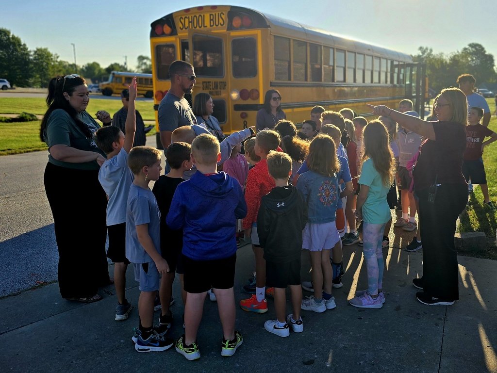 🚍 This morning, students in kindergarten through 6th grade participated in required rear bus evacuation drills.

These drills are an important part of our safety practices and help ensure that students and staff know what to do in case of an emergency. ✅