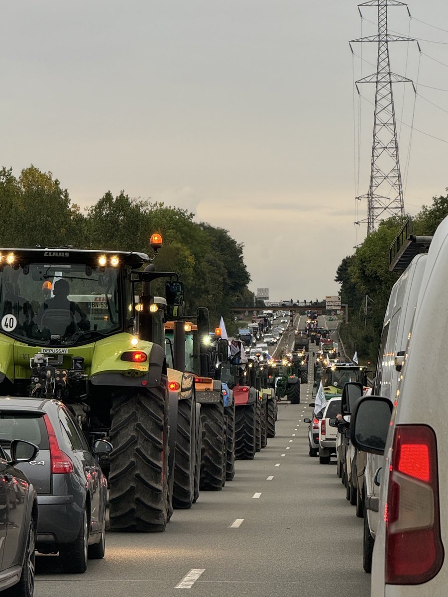 🚨Face au dialogue de sourd avec des pouvoirs publics qui ignorent nos réalités agricoles , la mobilisation se prépare en <a href="/eurelien/">Eure-et-Loir</a>  pour faire entendre la voix de l'agriculture ! ✊🌾
✅Dernières consignes et déploiement immédiat de nos actions avec <a href="/JeunesAgri28/">Jeunes Agriculteurs 28</a> et <a href="/fnseacvl/">FNSEA CVL</a>