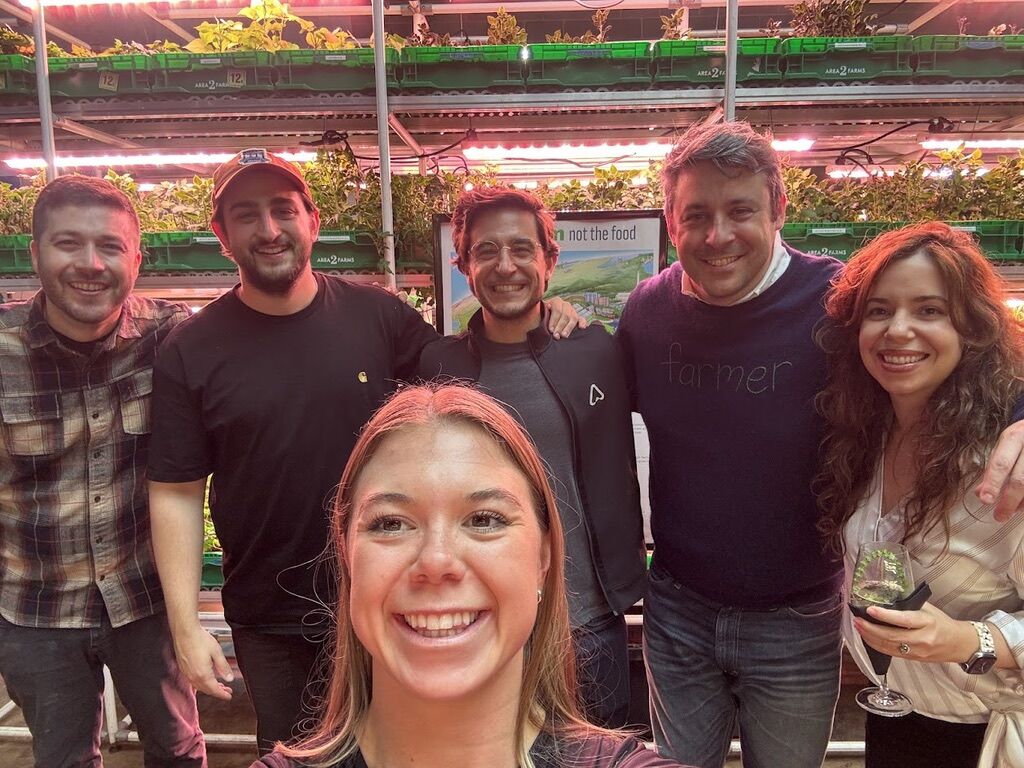 Why is it that every time someone comes back from Europe, they talk about the taste of the tomatoes? 🍅

I left <a href="/Area2Farms/">Area 2 Farms</a> thinking about purple shamrock plants + microgreens so fresh they made me want to move back to DC.

It pulled me back to my yiayiá’s garden in Greece 🇬🇷.