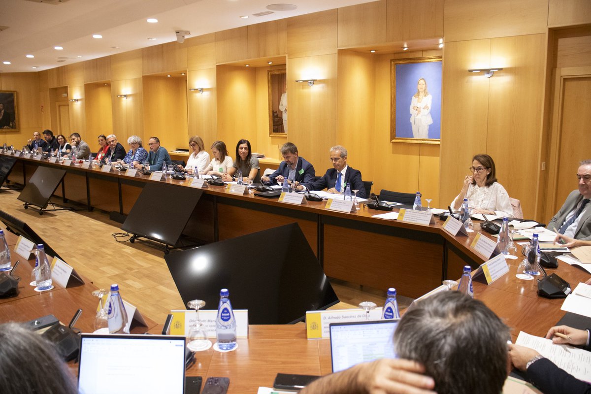 Hoy se constituye el Consejo Estatal de la Protección Animal.

Un paso más para conseguir un país libre de maltrato y abandono animal. Y hacerlo entre todos los sectores e instituciones.

Gracias al ministro Pablo Bustinduy y a la Secretaria de Estado Rosa Martínez por su apoyo.