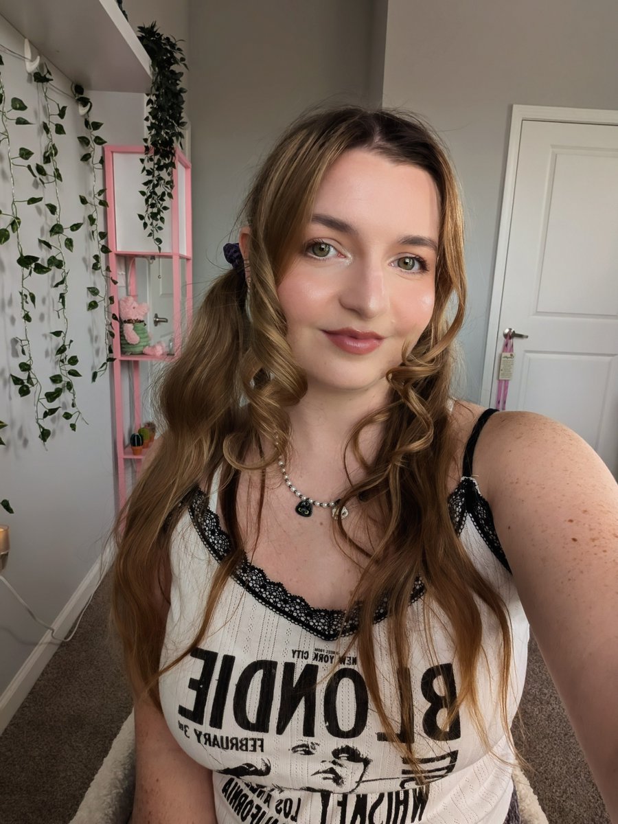 My birthday stream is on Saturday 27th September EEEK!!🎂🎉 

Also the legends over at <a href="/TurtleBeach/">Turtle Beach</a> are letting me run a giveaway for a Stealth 700 Gen 3 Headset! Be present in stream to enter 🫶

ROLL ON THE WEEKEND! 🥳