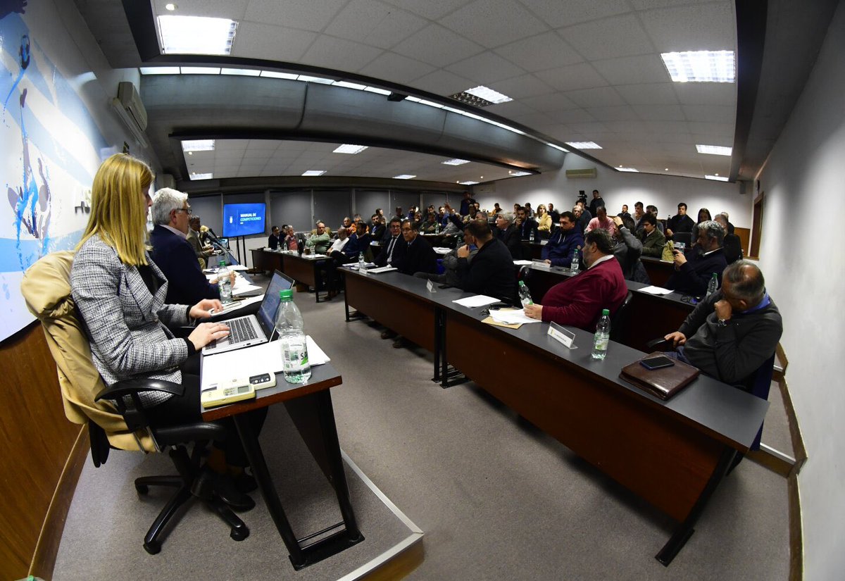 🚨 ATENCIÓN | Estamos en vivo con #QuieroFutbol por <a href="/Sport890/">Sport 890</a>.

A las 18:30 es el primer llamado al Consejo de Fútbol Profesional, el más importante en los últimos años, por derechos de TV.

Actualizamos a esta hora como está el mapa de votaciones. Decisiones fuertes y pesadas