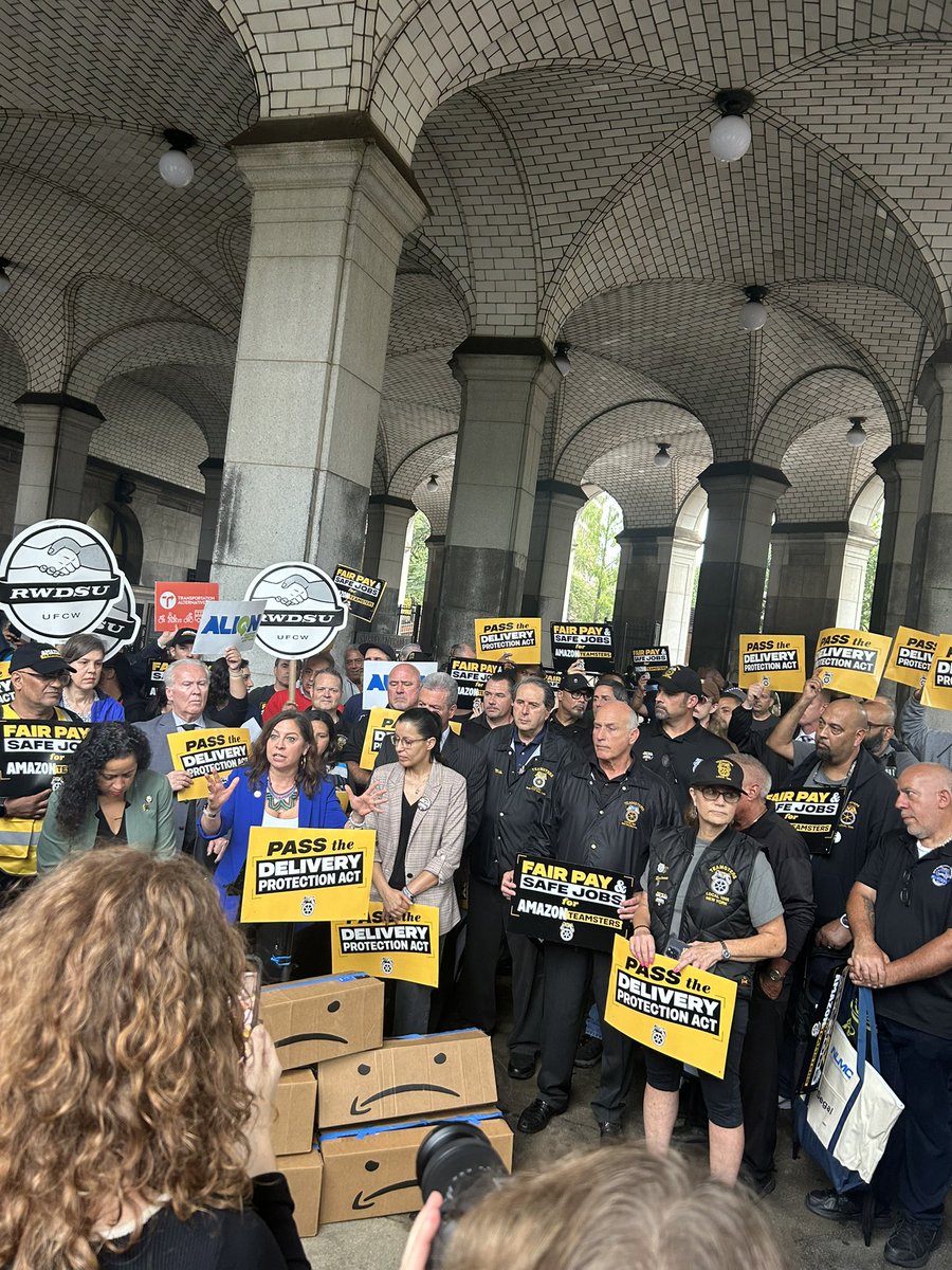 Teamsters Local 804 (@804_local) on Twitter photo <a href="/NYCComptroller/">Office of New York City Comptroller Brad Lander</a> We appreciate <a href="/votejgr/">Jessica González-Rojas (votejgr.bsky.social)</a> fighting for fairness and working people. 
Hold Amazon accountable and pass the delivery protection act now <a href="/NYCComptroller/">Office of New York City Comptroller Brad Lander</a> We appreciate <a href="/votejgr/">Jessica González-Rojas (votejgr.bsky.social)</a> fighting for fairness and working people. 
Hold Amazon accountable and pass the delivery protection act now