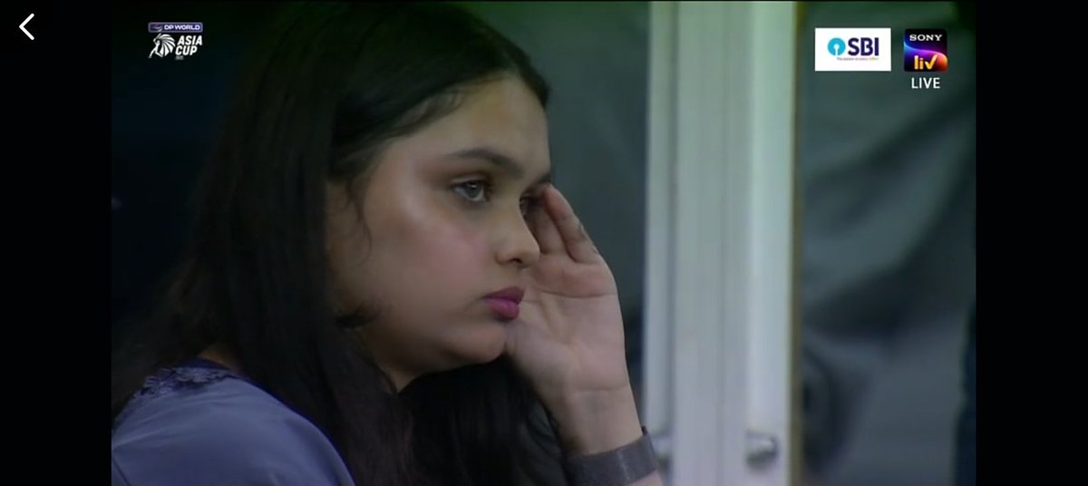 इन सुंदरीयों को दुखी देखकर कलेजा फट जाता है, हृदय द्रवित हो उठता है, देखिए ये मासूमियत ये खुबसूरत चेहरे, ये मखमली हुस्न केवल मुस्कान डिजर्व करते हैं, छोड़ दो उस बेगैरत मुल्क को जो इतना नहीं कर सकता 🥺❤️
#PAKvsBAN