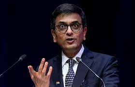 mukeshbudharwi's tweet image. .सुप्रीम कोर्ट पूर्व न्यायाधीश डी.वाई. चंद्रचूड़ ने अयोध्या के फ़ैसले पर ऐसी टिप्पणियाँ की हैं जिनसे उनकी सोच और मानसिकता जगज़ाहिर हो जाती है। 
एक इंटरव्यू में उन्होंने कहा कि बाबरी मस्जिद मंदिर को तोड़कर बनाई गई थी और इसलिए 1949 में चोरी-छिप मूर्तियाँ रखना ग़लत नहीं था।
याद…