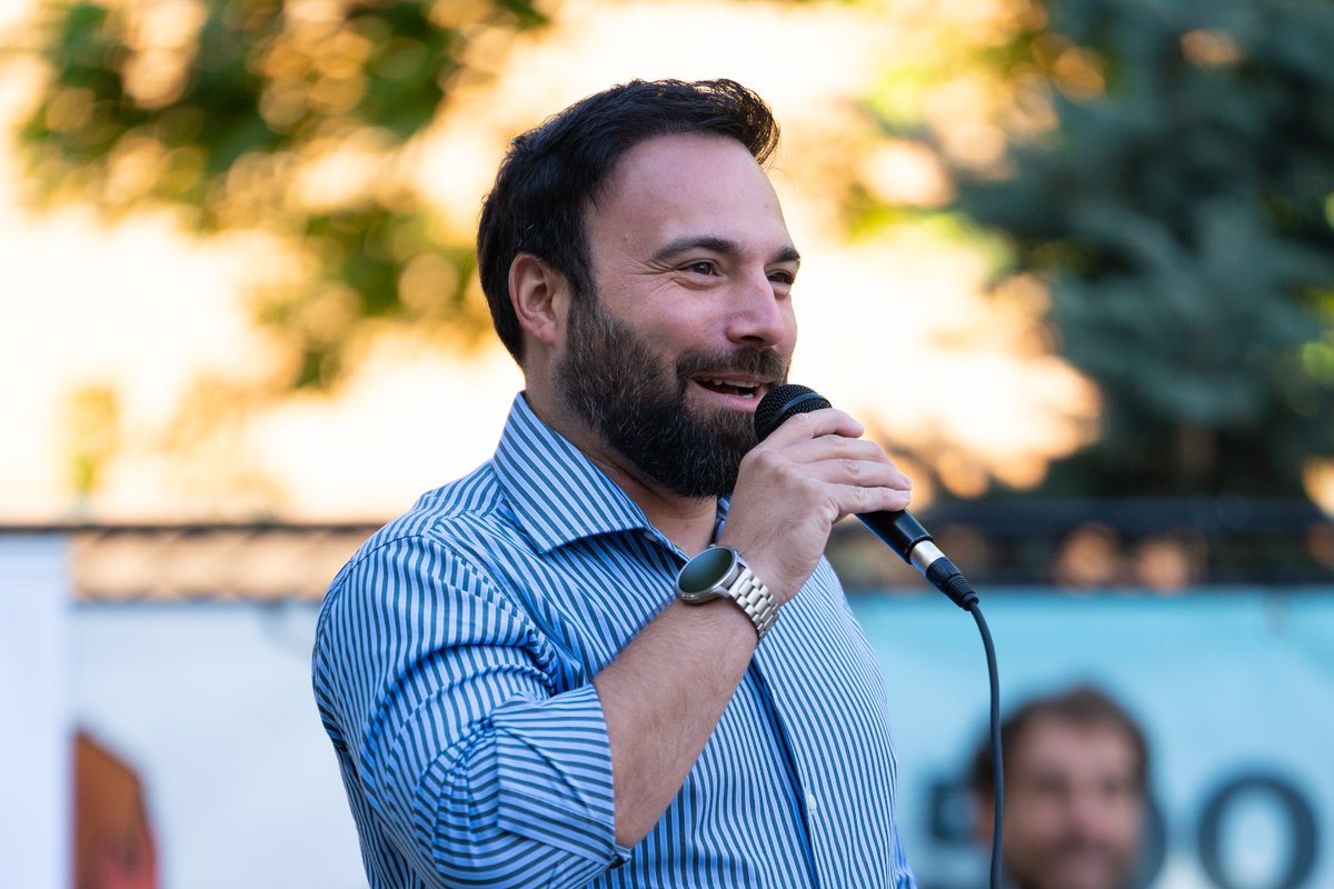 28 CARRERA 500KM 🏃‍♂️
Salen los relevos de Tajamar rumbo a Torreciudad.
Síguelo en @500_kilometros y comparte con #500KM. Este año nos acompañan Enrique Cerezo, presidente del Atleti, y @angelninoq, representante de Vallecas.