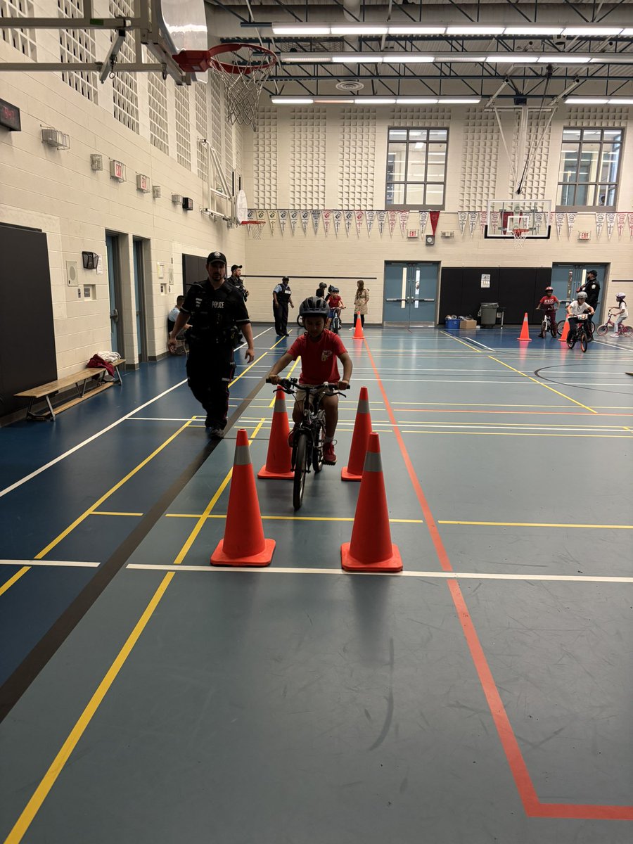 StarWarsCop's tweet image. 🚴‍♂️☔ Rain didn’t  stop today’s @TrafficServices #bikerodeo! When the skies don’t cooperate we just moved the fun indoors.  Thanks to the amazing students of Immaculate Conception CES @TCDSB. Safety, skills &amp;amp; smiles always roll on, rain or shine!

#wearyourhelmet
