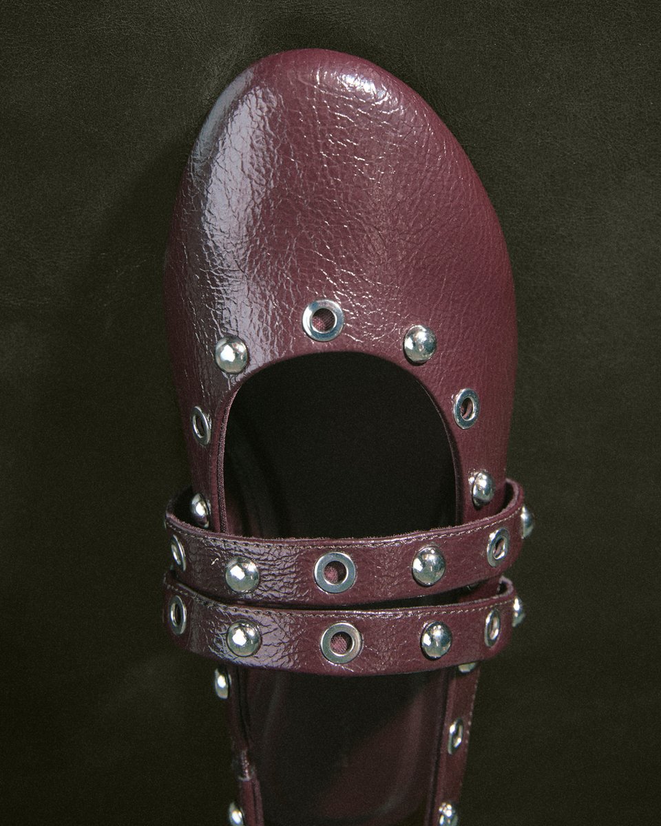 Trendy now: the perfect bag and studded ballerinas. ✨ A fall icon to complete your everyday look. Which color is your favorite? Let us know and discover them all at lefties.com and in stores.

#Lefties #LeftiesEverywhereOnEveryone