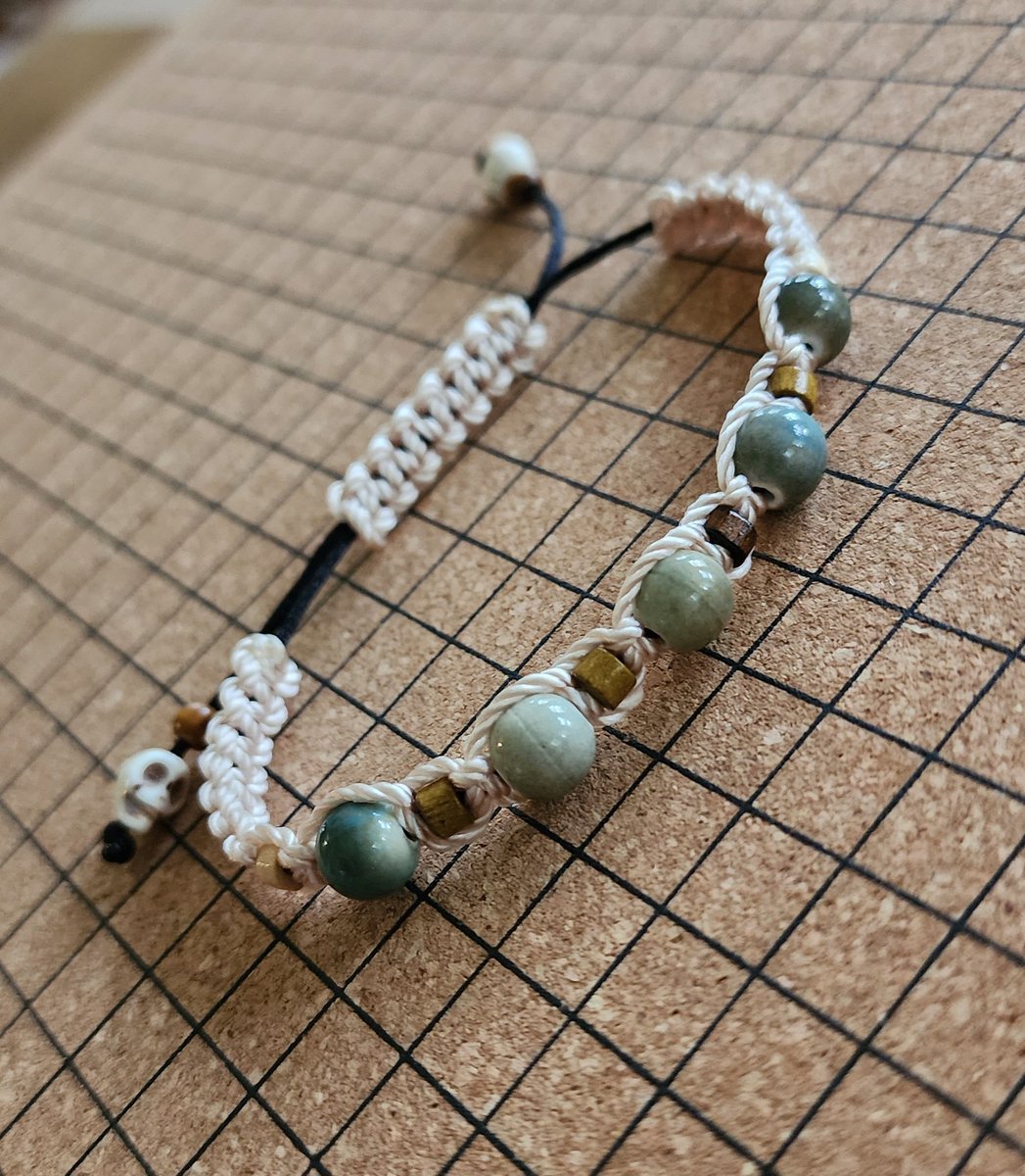 Flying__Feline's tweet photo. Ceramic, Bone, and Wood Beads with Cream and Black Satin cord.
#adjustable #samhain #satin #bone #handmadejewelry #flyingfelinedesigns https://t.co/NkBccYCjr8