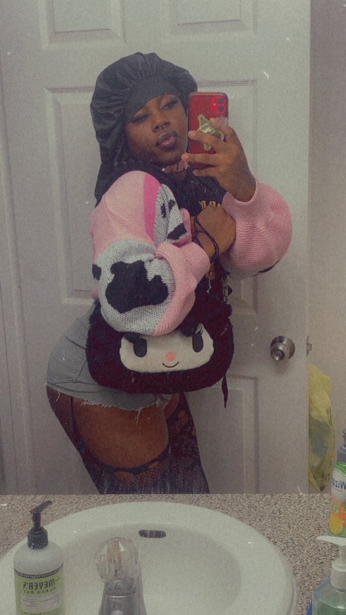 kvngsire's tweet photo. Pretty in pink 🩷 https://t.co/QIeY271HRG