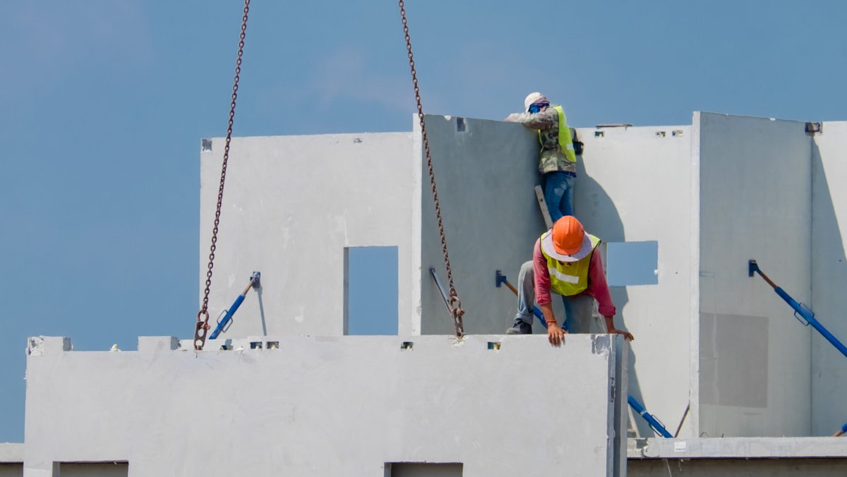 🚧 Las fibras de acero en los prefabricados de #hormigón aumenta la competitividad del producto, genera ahorros al reducir costes y mano de obra, y mejora su impacto ambiental, según las conclusiones del último entregable del Clúster de la Edificación.

🔗 cemento-hormigon.com/el-uso-de-horm…