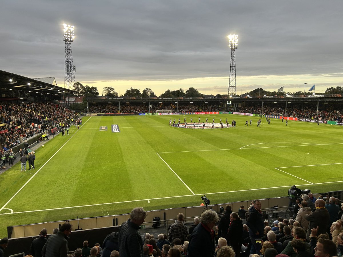 Allemaal gespannen koppies 
#gaefcsb #UEL #komoptan