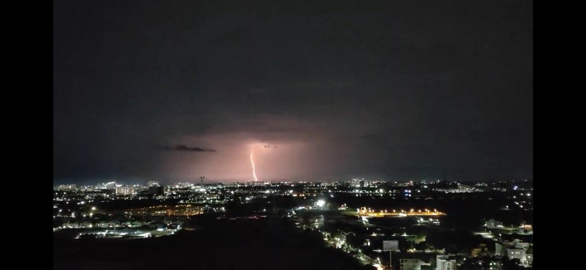 prathapmccall's tweet photo. Lightning: the ultimate light show, powered by Mother Nature, no tickets required. #Semmancheri #Chennairains P.C @tkabhishek2 https://t.co/84RnomrxKp