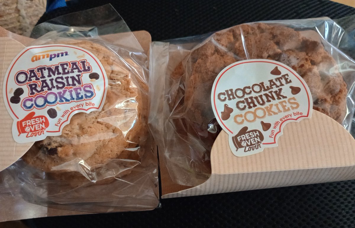 ratmble's tweet image. Gas station cookies. Which to enjoy now, and which to save for later?
Cookie guru @flinnie, what say you?