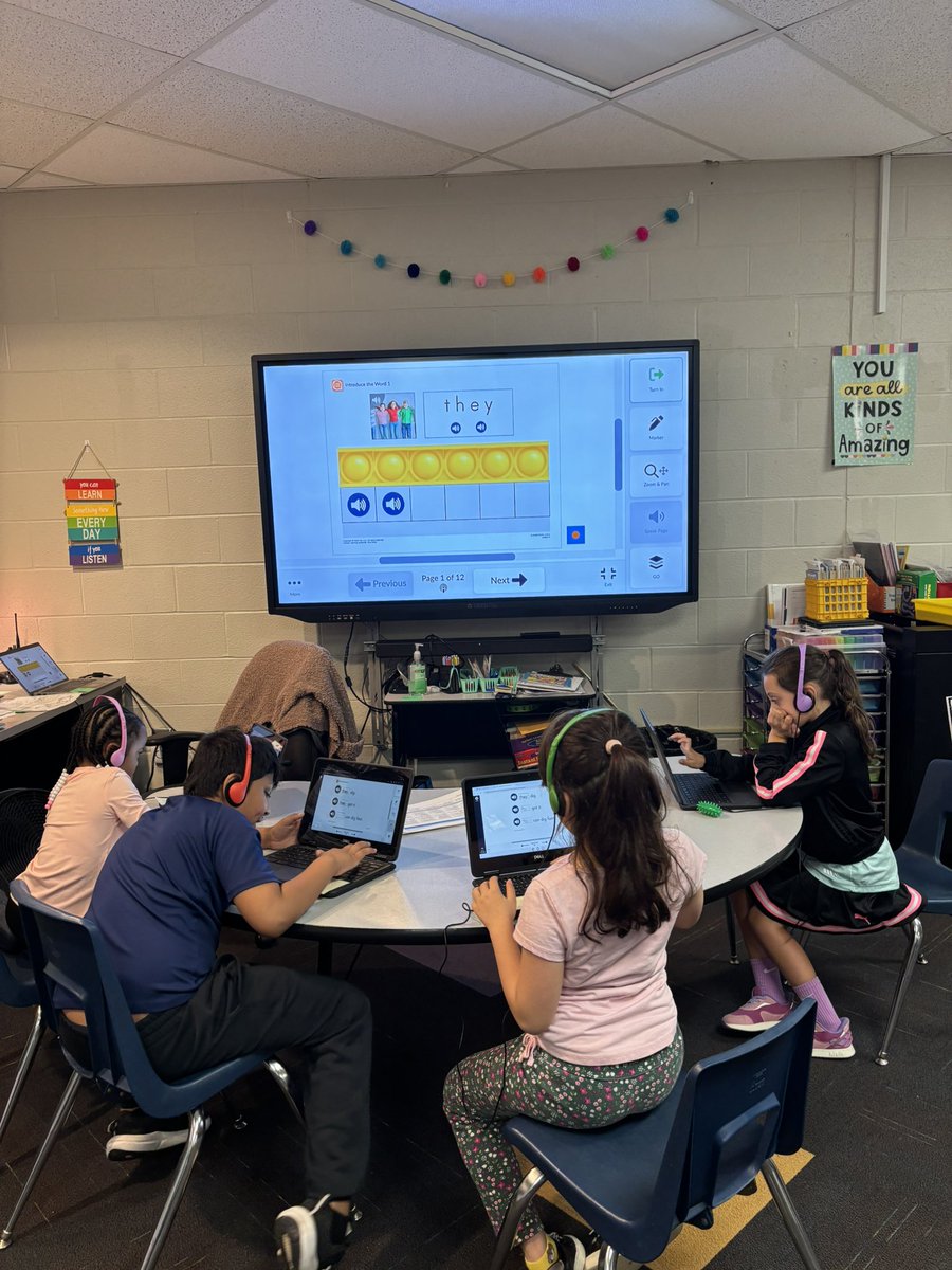 2nd grade friends learning to use Unique Learning System-Working hard and using strategies! ✌🏻💙🦈 #itsworthit <a href="/WoParkSharks/">Worthington Park Elementary School</a>