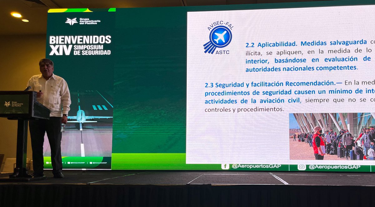 En el marco de la conferencia "Prevención de actos de interferencia ilícita para eventos internacionales multitudinarios", el Lic. P.A. Aarón Salvador Villar Bernal, compartió la importancia de la planificación eficaz ante potenciales sitios o situaciones de alarma para