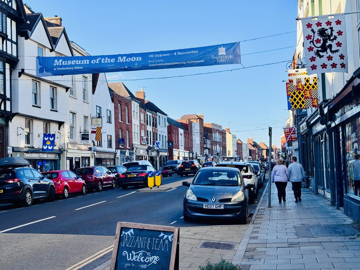 A lunar addition to the Tewkesbury Bannerscape! #Tewkesbury tewkesburyabbey.org.uk/themoon/