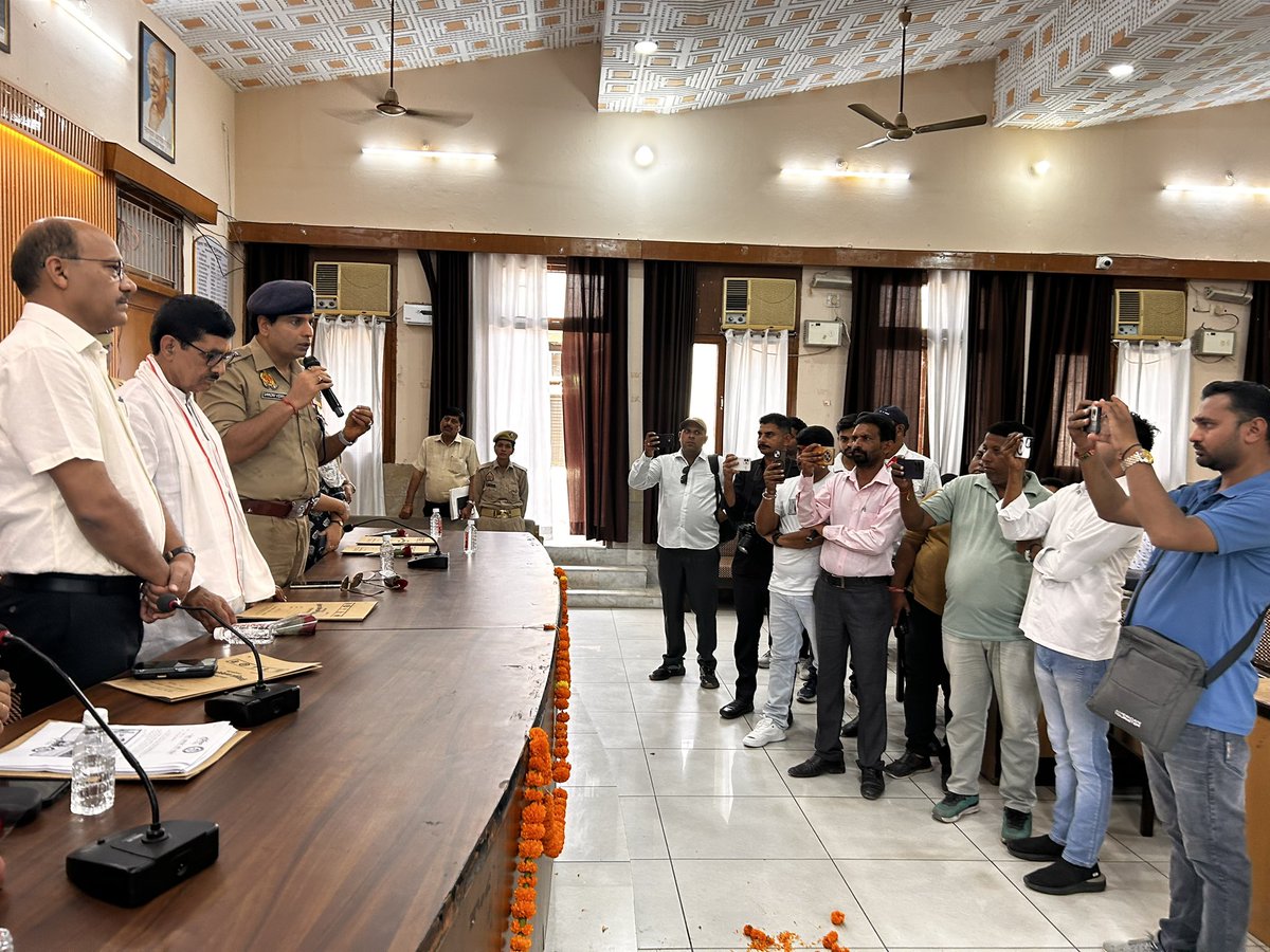 KendraMahila's tweet photo. #SevaPakhwada #MissionShakti5 के अंतर्गत लैपटॉप वितरण प्रमाण पत्र वितरित अभिभावकों का सम्मान समारोह @PMOIndia @myogiadityanath @MinistryWCD  @UPGovt @UPMahilaKalyan @DmMuzaffarnagar https://t.co/bHg3TqUyw4