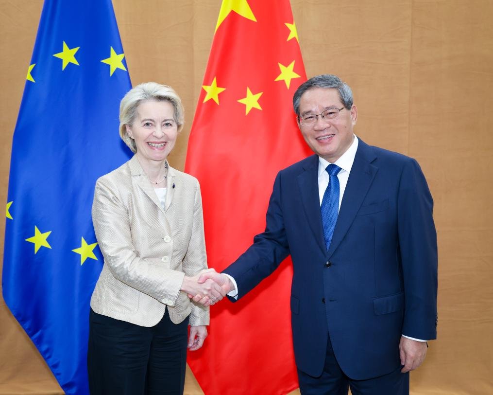 Premier Li Qiang met with European Commission President Ursula von der Leyen in New York.  

As two major forces in the world, China and the EU should demonstrate responsibility, uphold strategic autonomy, fairness and justice, and play a more constructive role in global affairs