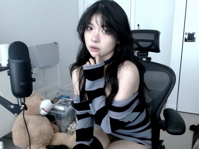 any larpers https://t.co/OxzMztVoAE