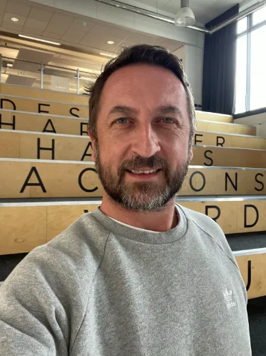 STEAMConfBCN's tweet photo. Jamie Portman, Director Associat de Rendiment, a XP Trust @XPschool, Doncaster, Regne Unit. Com planificar una expedició d'aprenentatge poderosa?  Vine a #STEAMConf2025 #STEAMConfBarcelona #STEAM #abp #learningconference  https://t.co/74BmC0qquM https://t.co/8tgtHgOlaY