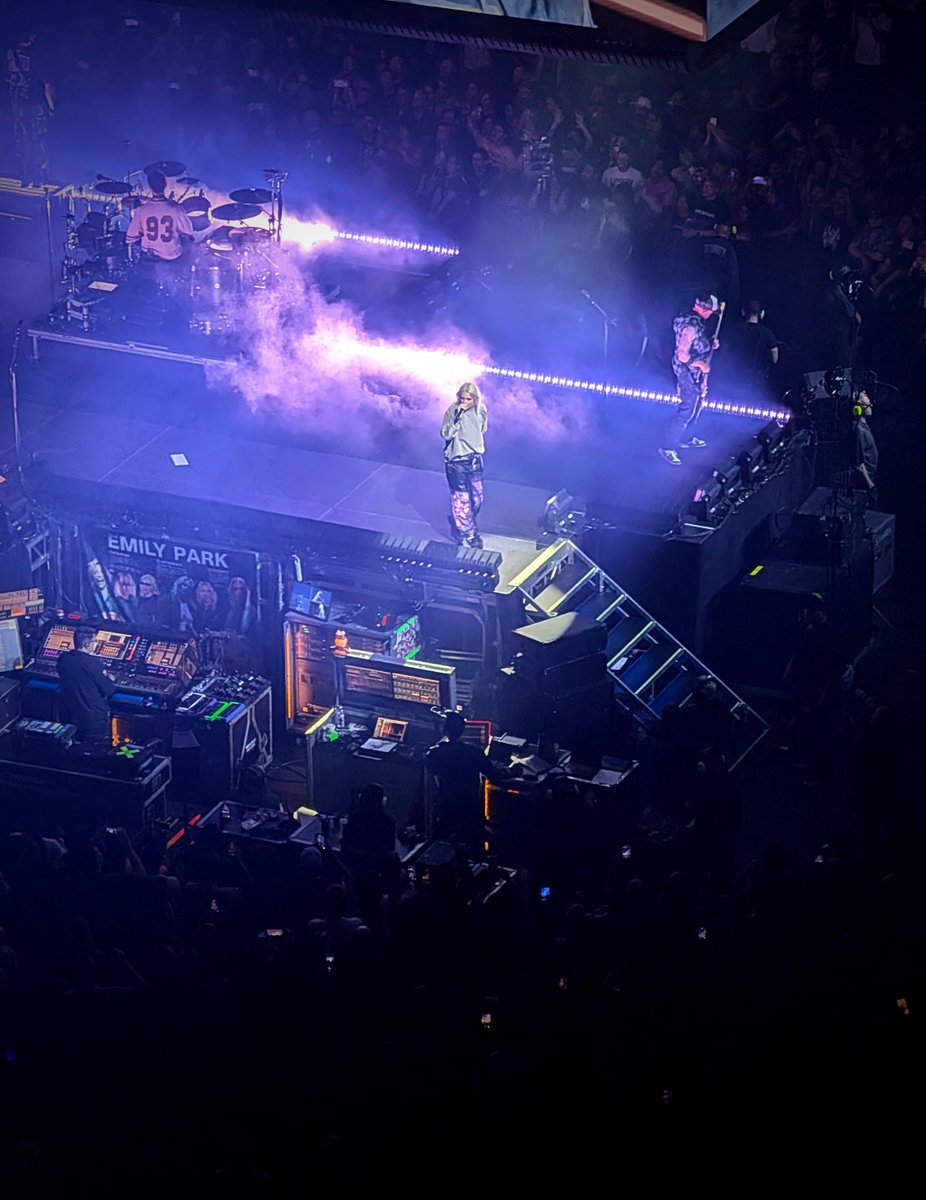 Saturday: Attended my first Apple Cup
Tuesday: Watched the Mariners clinch a playoff spot
Wednesday: See Linkin Park at Climate Pledge Arena

Pretty great week in the Upper Left!
