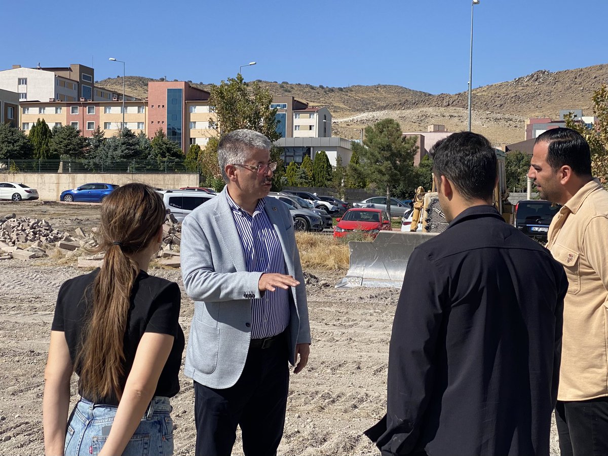 sabancopuroglu's tweet photo. Şehrimiz için büyük bir kampanyayı başlatıyor, ilk adımımızı atıyoruz. Kayseri’ye hayırlı olsun. 🎉 

(Nuh Naci Yazgan Üniversitesi’nin yol cephesinde ağaçlandırma çalışmalarına başlıyoruz.) ✅

@RTErdogan @abuyukgumus @gokmen_cicek_ @huseyinokandan @kayserivaliligi @BulentSaklav @kayseritarimorm @TCTarim @nnyunv @akparti @akpartikayseri 
#RecepTayyipErdoğan #AKParti #Kayseri #Ankara #TBMM #ŞabanÇopuroğlu #KayserininHerYerindeyiz #GeceyeBirErdoğanSelamı #TürkiyeYüzyılı #Orman #Ağaçlandırma #Perşembe #Erdoğan