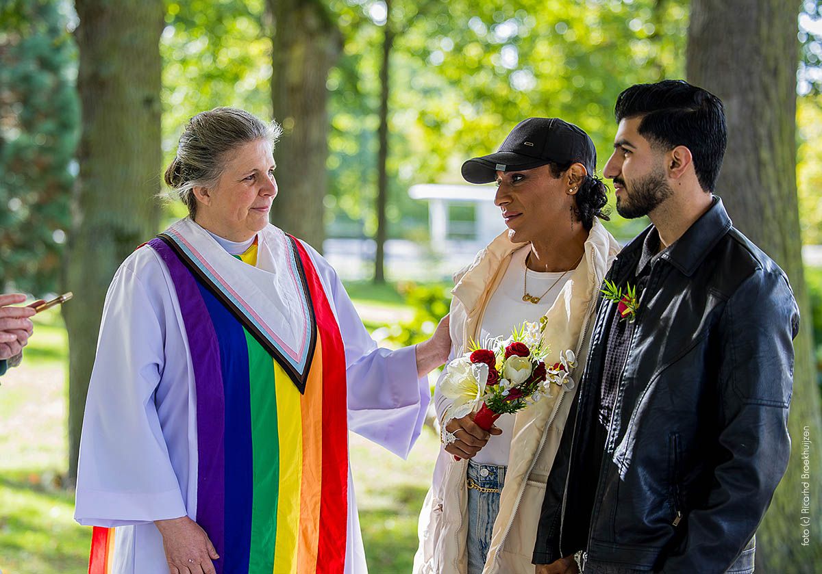 Nieuws:  Bijzondere liefdesceremonie in het centrum van Emmen dlvr.it/TNHjNQ