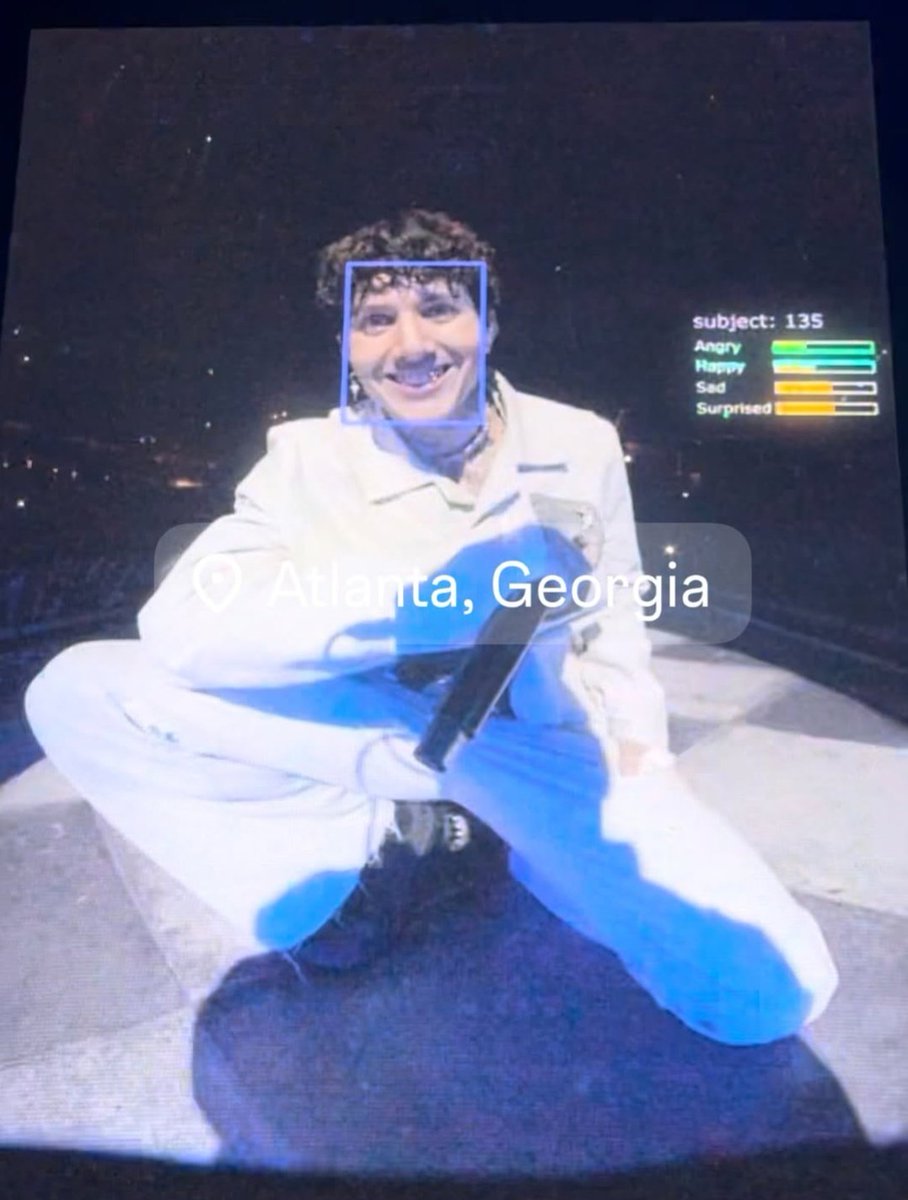 JoTheBadAss's tweet photo. I love that wicked smile, Oliver Sykes! https://t.co/4XBq3toov5