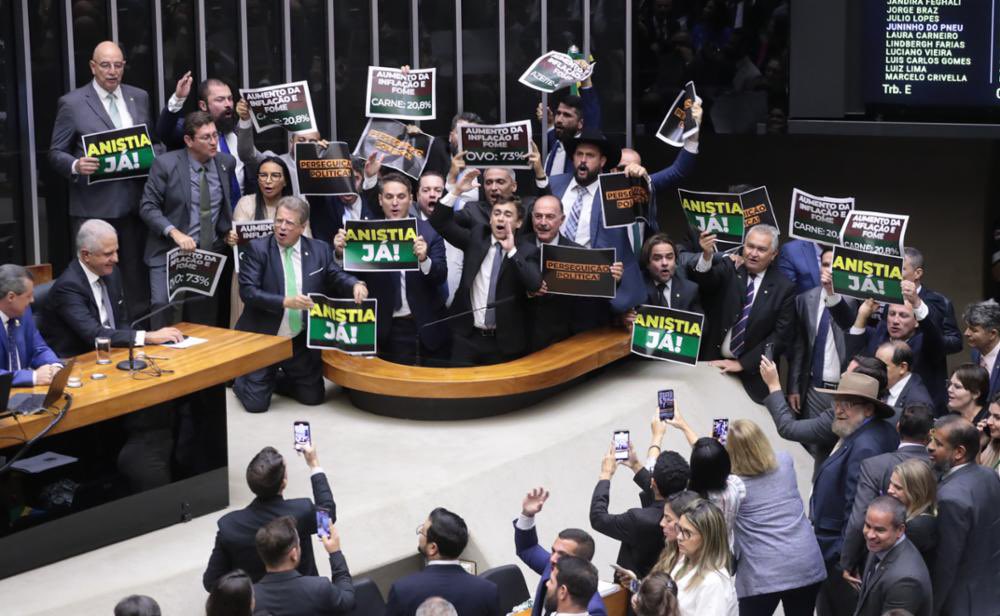 pedrorousseff's tweet photo. ⚠️ ATENÇÃO MÁXIMA 

Paulinho da Força AMEAÇA aprovar a ANISTIA na próxima semana em TROCA da isenção do IR! 

Mobilização MÁXIMA da militância: BRASIL CONTRA ANISTIA!!! 🇧🇷💪🔥 https://t.co/m8EMa6CLQo
