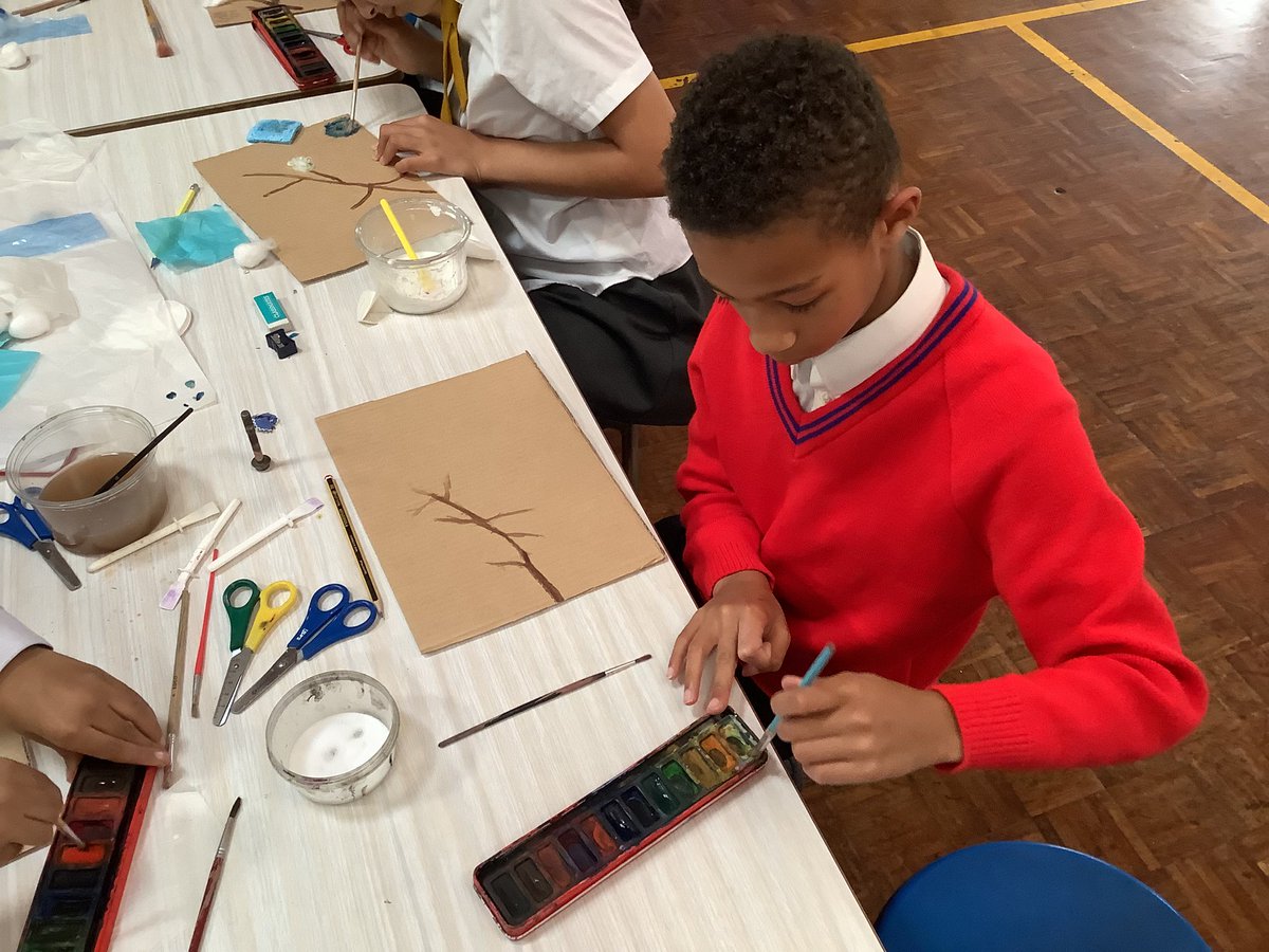 TSMBalham's tweet photo. Year 5/6 building texture using mixed media! https://t.co/pYu5TL2wry