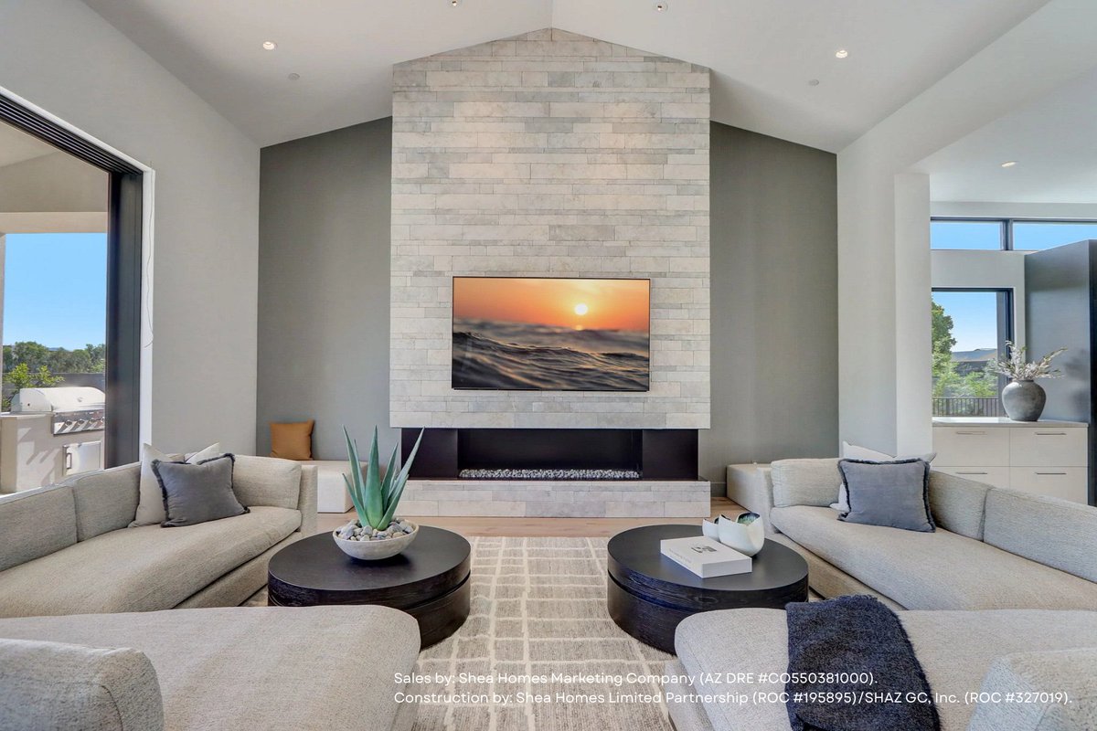 AzurePV's tweet image. #Azure was designed for connection and comfort. 

With spacious seating, soaring ceilings, and a striking fireplace, the great room is just one of many spaces in this home meant to be shared.

View our final available home in this community!
sheahomes.com/new-homes/ariz… 

#SheaHomes