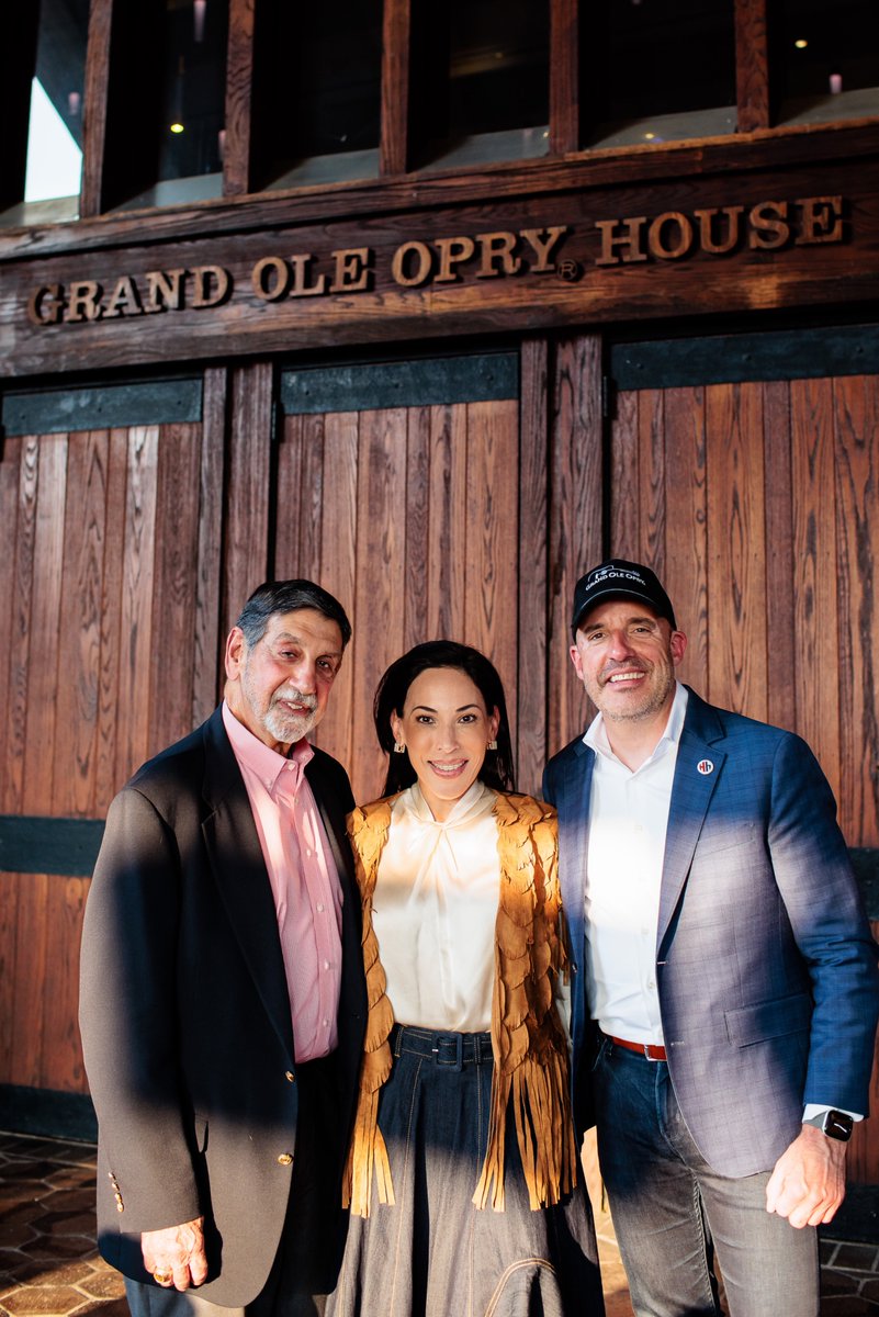 Reach Resilience (@rresiliencefdn) on Twitter photo Face the Fight Night at the <a href="/opry/">Grand Ole Opry</a> showed what this movement is about: veterans, artists & partners united in hope. 
As a founding partner with <a href="/USAA/">USAA</a> & <a href="/HumanaFdn/">The Humana Foundation</a>, we stand with <a href="/WeFaceTheFight/">WeFaceTheFight</a> and 250+ members working to save lives & reminding veterans they're not alone. Face the Fight Night at the <a href="/opry/">Grand Ole Opry</a> showed what this movement is about: veterans, artists & partners united in hope. 
As a founding partner with <a href="/USAA/">USAA</a> & <a href="/HumanaFdn/">The Humana Foundation</a>, we stand with <a href="/WeFaceTheFight/">WeFaceTheFight</a> and 250+ members working to save lives & reminding veterans they're not alone.