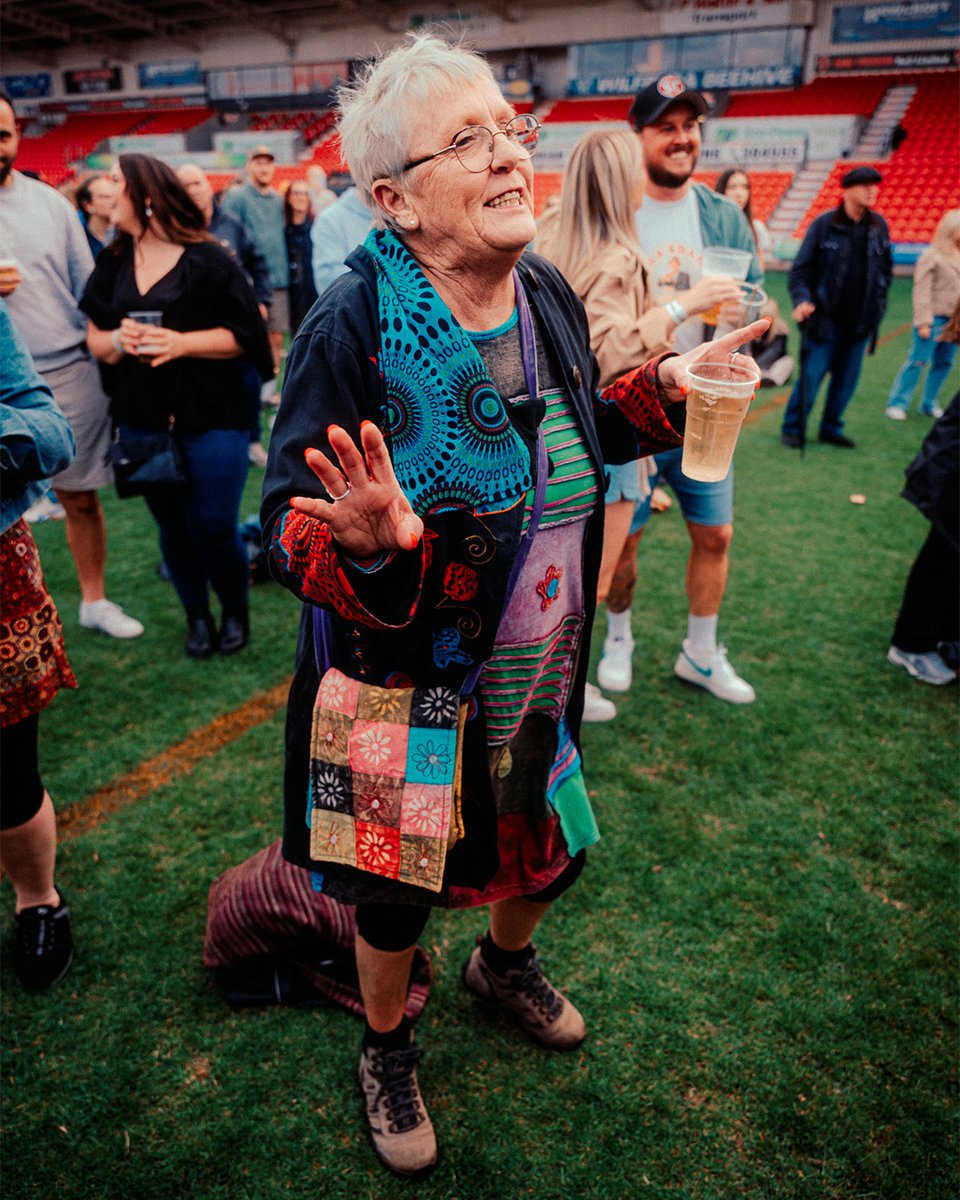 Age is just a number when the music’s this good 💃 #DonnyFest2025