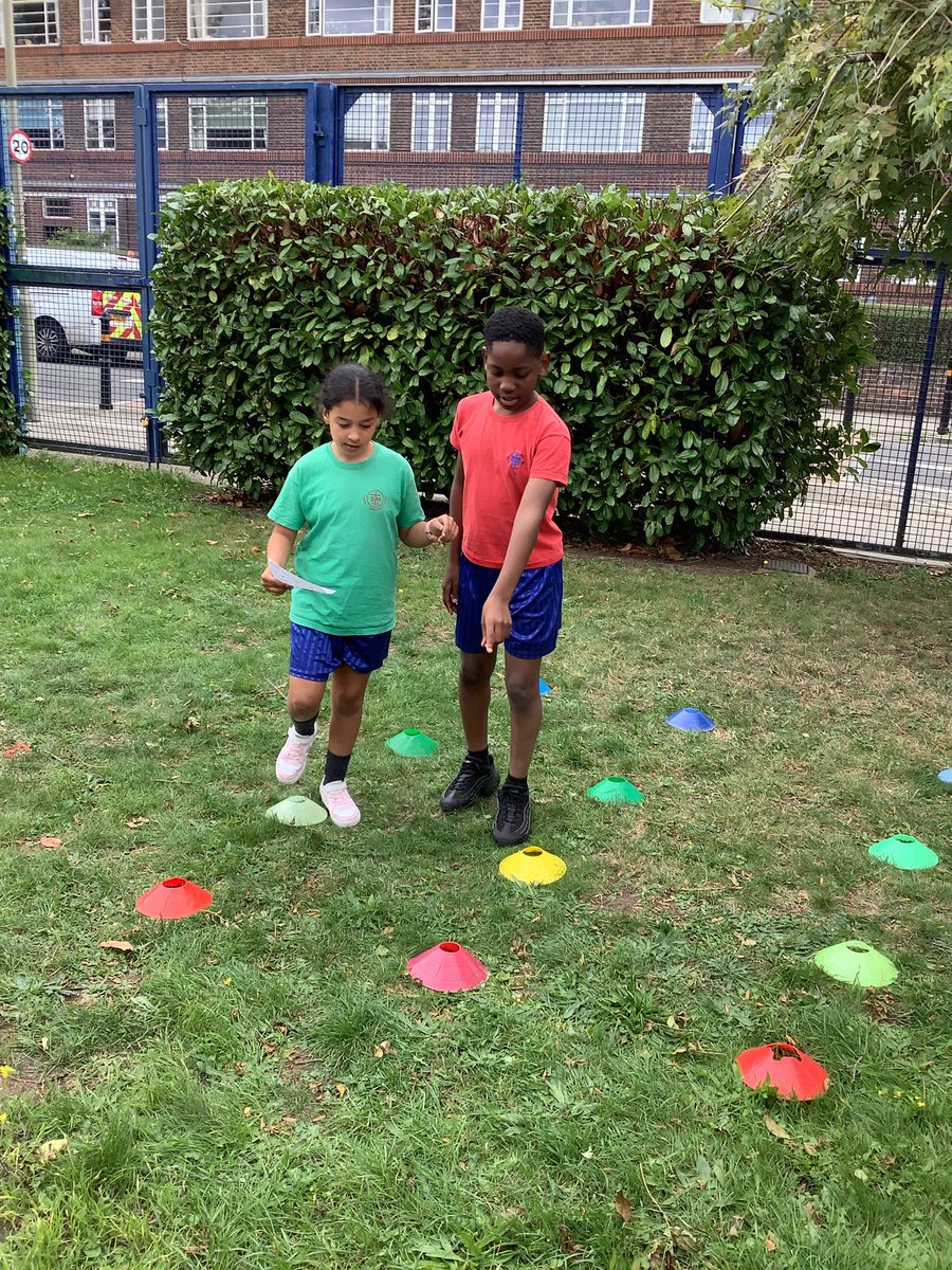 TSMBalham's tweet photo. Year 5/6 enjoying their orienteering lesson! https://t.co/FTSpZPrCTX