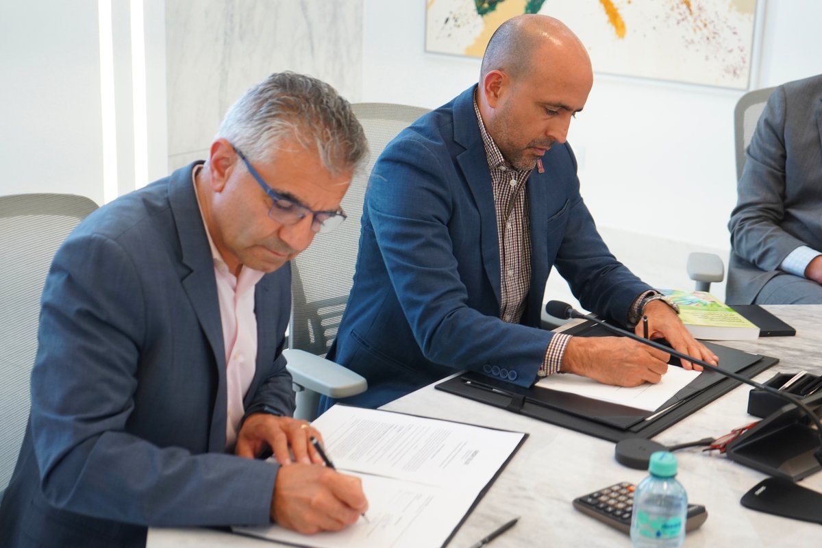 uees_ec's tweet photo. 🌍 La UEES renueva su convenio Graduate Pathway MOU con #BabsonCollege. 🤝

Este acuerdo abre las puertas a más oportunidades, experiencias y beneficios académicos para nuestros estudiantes. 🚀 https://t.co/UHW02YbvyW