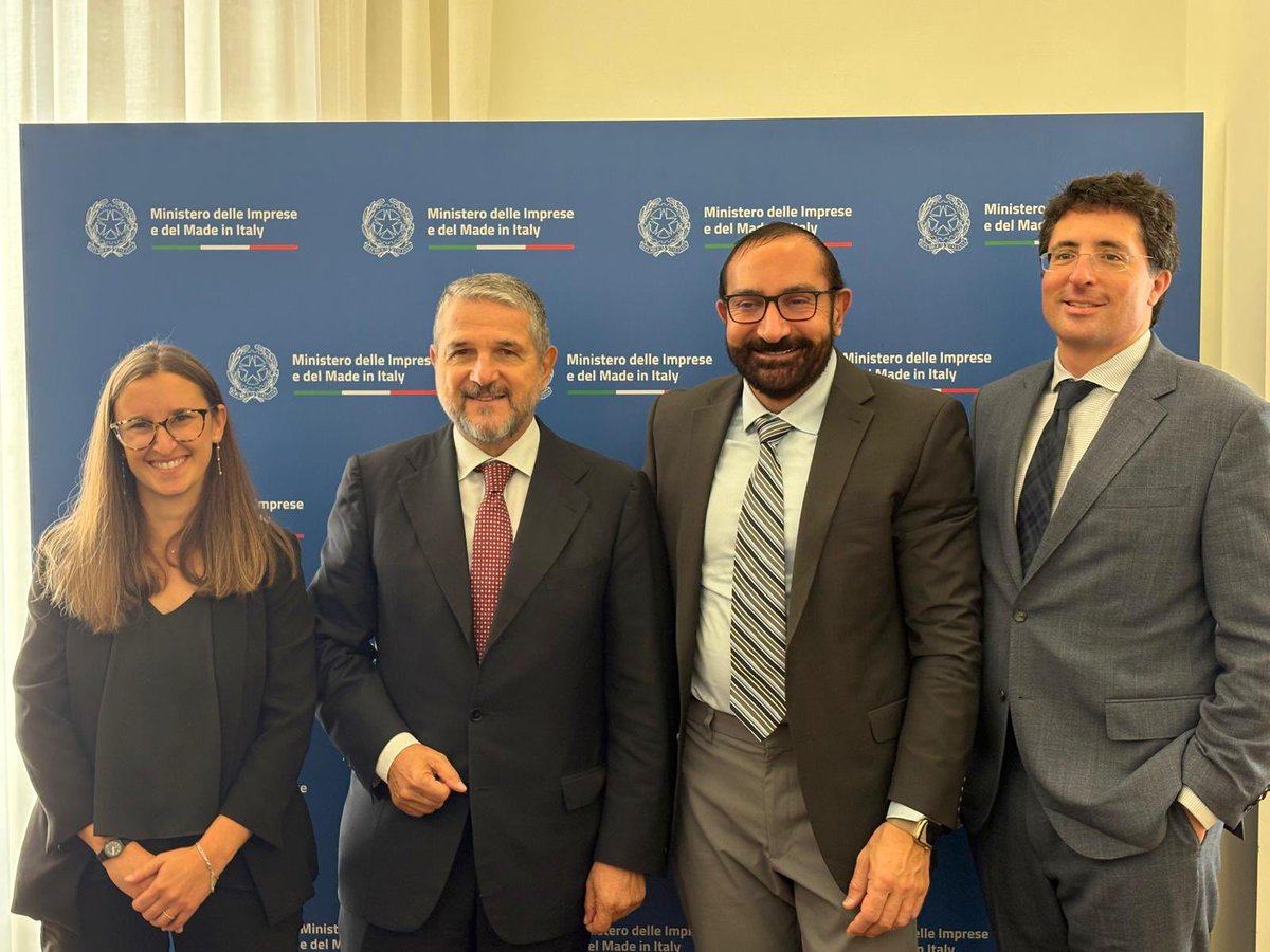 🗣️ Oggi ho incontrato a Palazzo Piacentini Niccolò de Masi, CEO di <a href="/IonQ_Inc/">IonQ</a>, leader nella rivoluzione del quantum computing
🚀 Un’occasione per discutere di collaborazioni globali e opportunità per il Made in Italy.

#QuantumComputing #MadeInItaly #Innovazione <a href="/mimit_gov/">MIMIT</a>