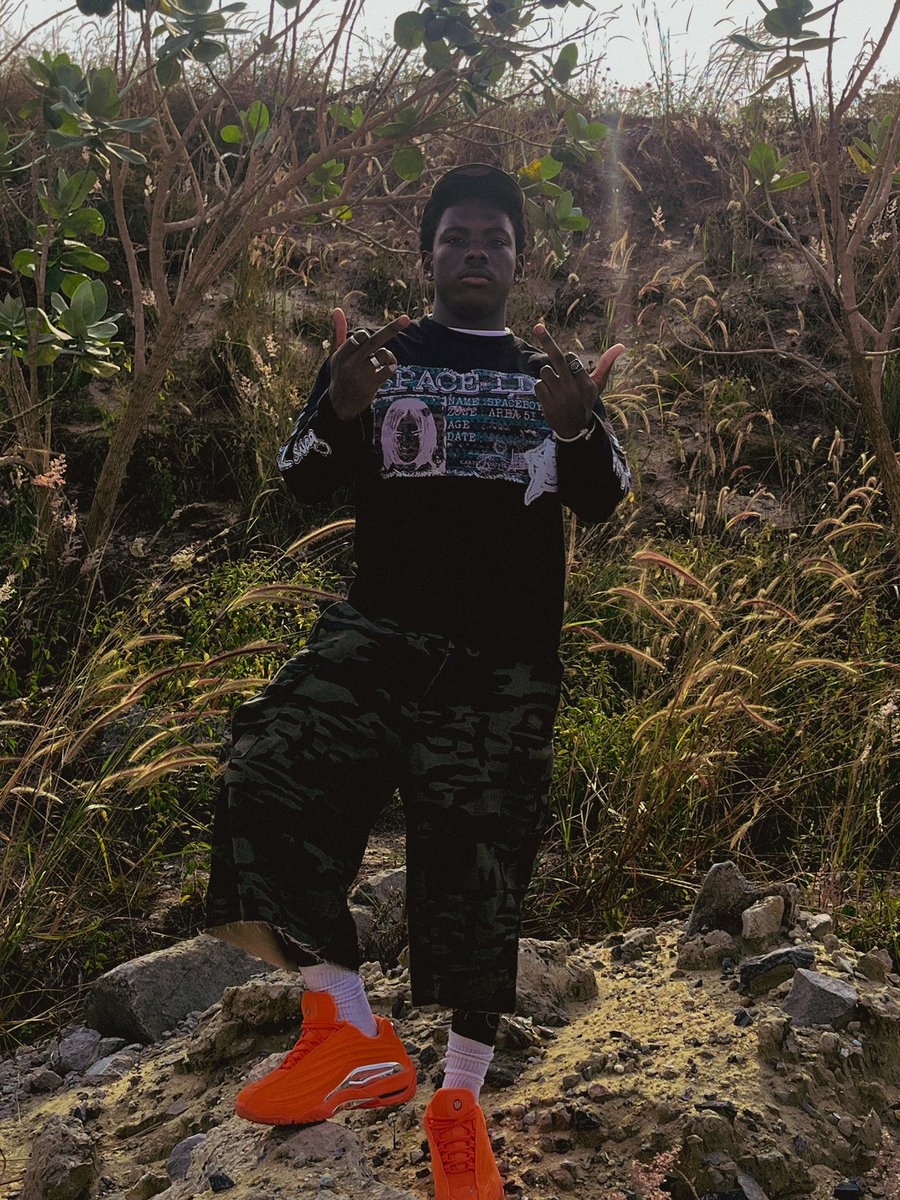 asteroidsb_'s tweet photo. BLACK SPACE ID LONGSLEEVE TEE https://t.co/E02MQB0zqo