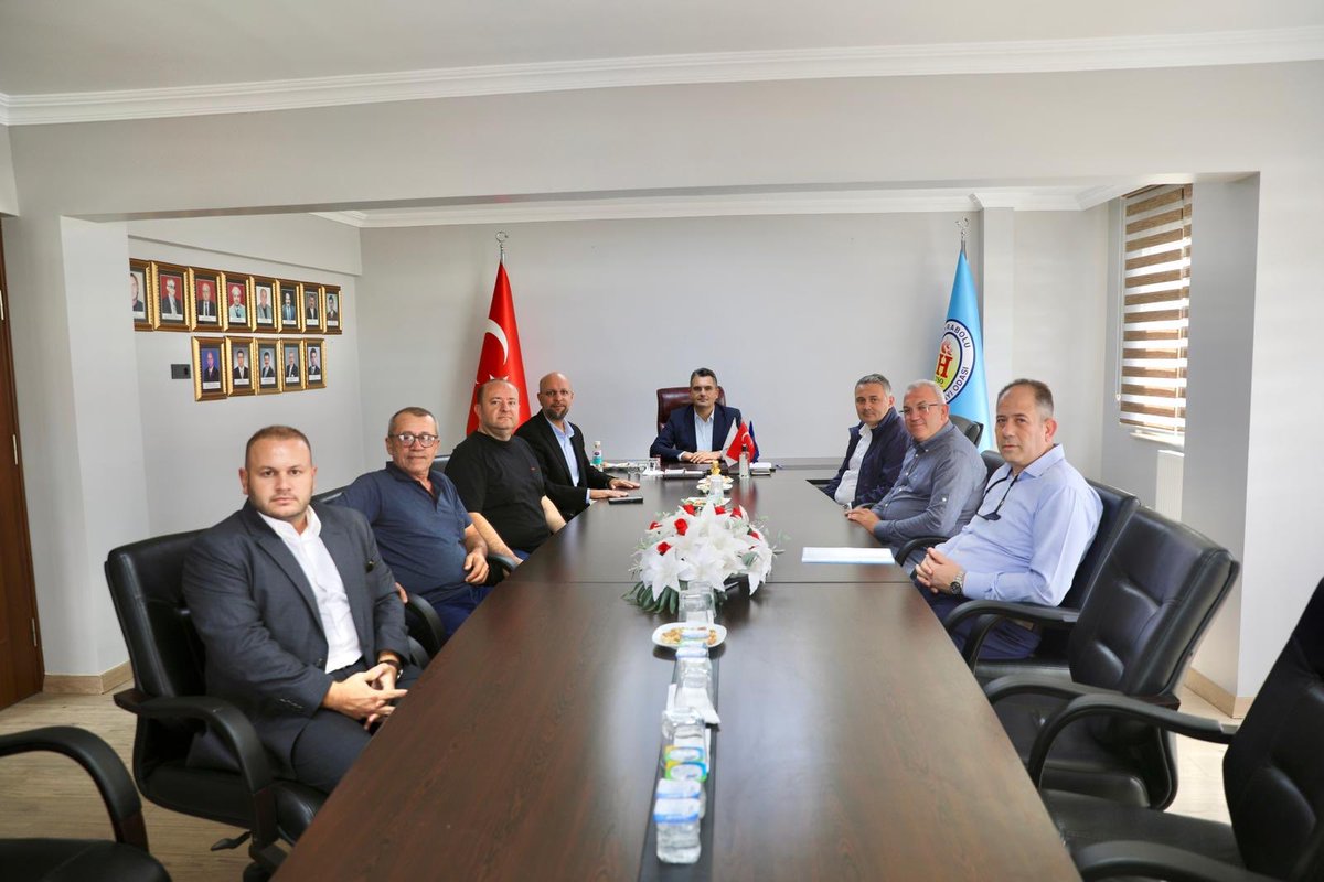 bdalgin's tweet image. Bugün Hayrabolu’da sayın belediye başkanımızla, kuraklıktan muzdarip ayçiçeği çiftçimizle ve gayretle çalışan iş insanlarımızla bir araya geldik

Milletimizin gerçek meselelerini konuştuk