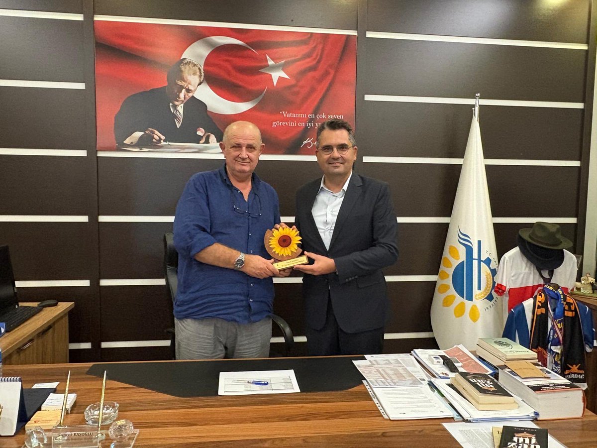 bdalgin's tweet image. Bugün Hayrabolu’da sayın belediye başkanımızla, kuraklıktan muzdarip ayçiçeği çiftçimizle ve gayretle çalışan iş insanlarımızla bir araya geldik

Milletimizin gerçek meselelerini konuştuk