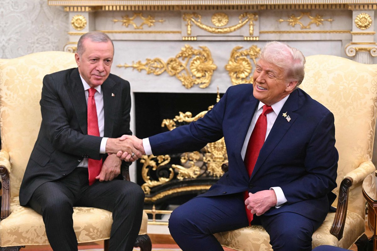 ABD Başkanı Donald Trump:

➖Erdoğan sert bir adam, kendisinin net fikirleri var. 

➖ Normalde inatçı olan adamları sevmem ama onu hep sevdim.