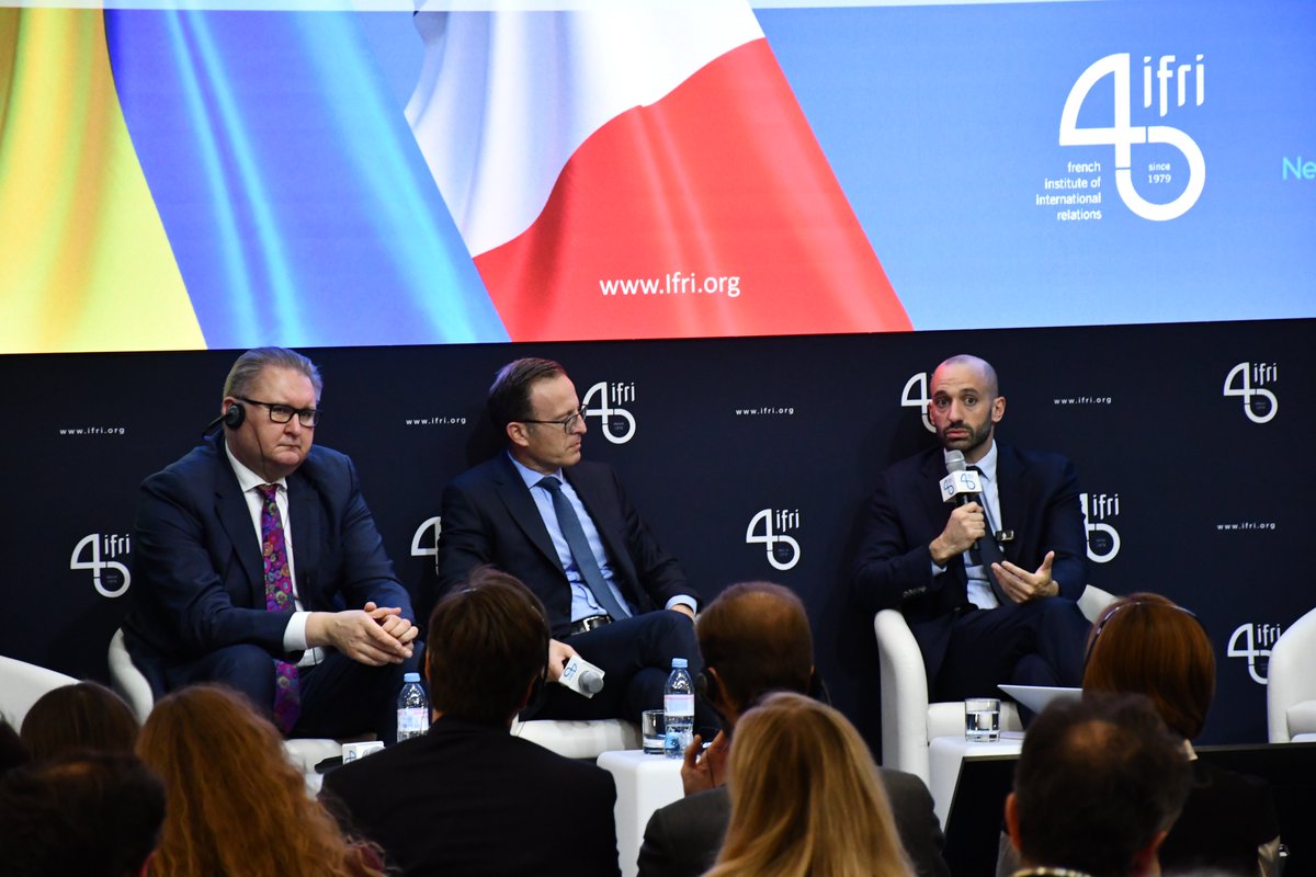 🇫🇷🇺🇦 En clôture du Forum France-Ukraine 2025 organisé par l'<a href="/IFRI_/">Institut français des relations internationales</a> et le <a href="/NEC_Ukraine/">New Europe Center</a>, <a href="/benjaminhaddad/">Benjamin Haddad</a> détaille les enjeux du soutien européen à l’Ukraine en cas de cessez-le-feu.

« Si demain on obtenait un cessez-le-feu, les Européens devraient continuer à soutenir une armée