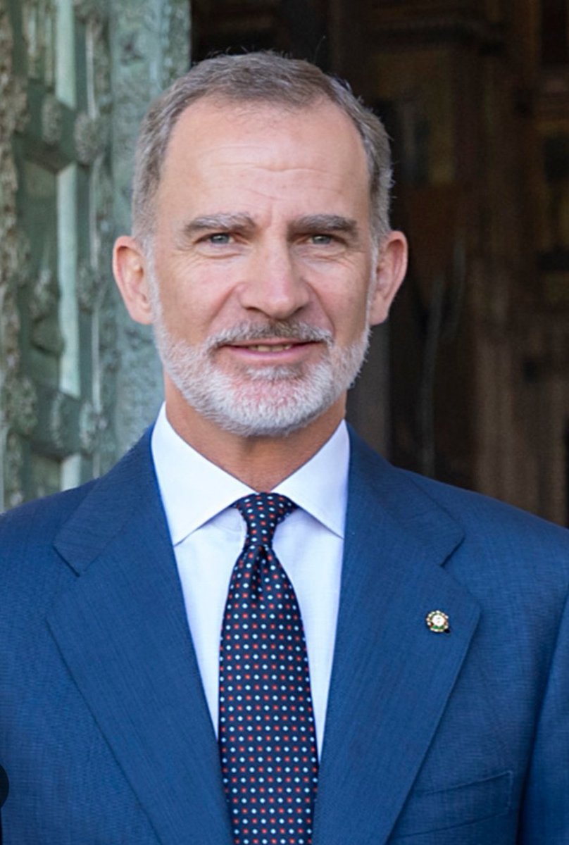 Jhoncrack_4's tweet image. Con todos mis respetos Majestad.

O es usted un &quot;traidor&quot; o un &quot;calzonazos&quot;

No hay más.