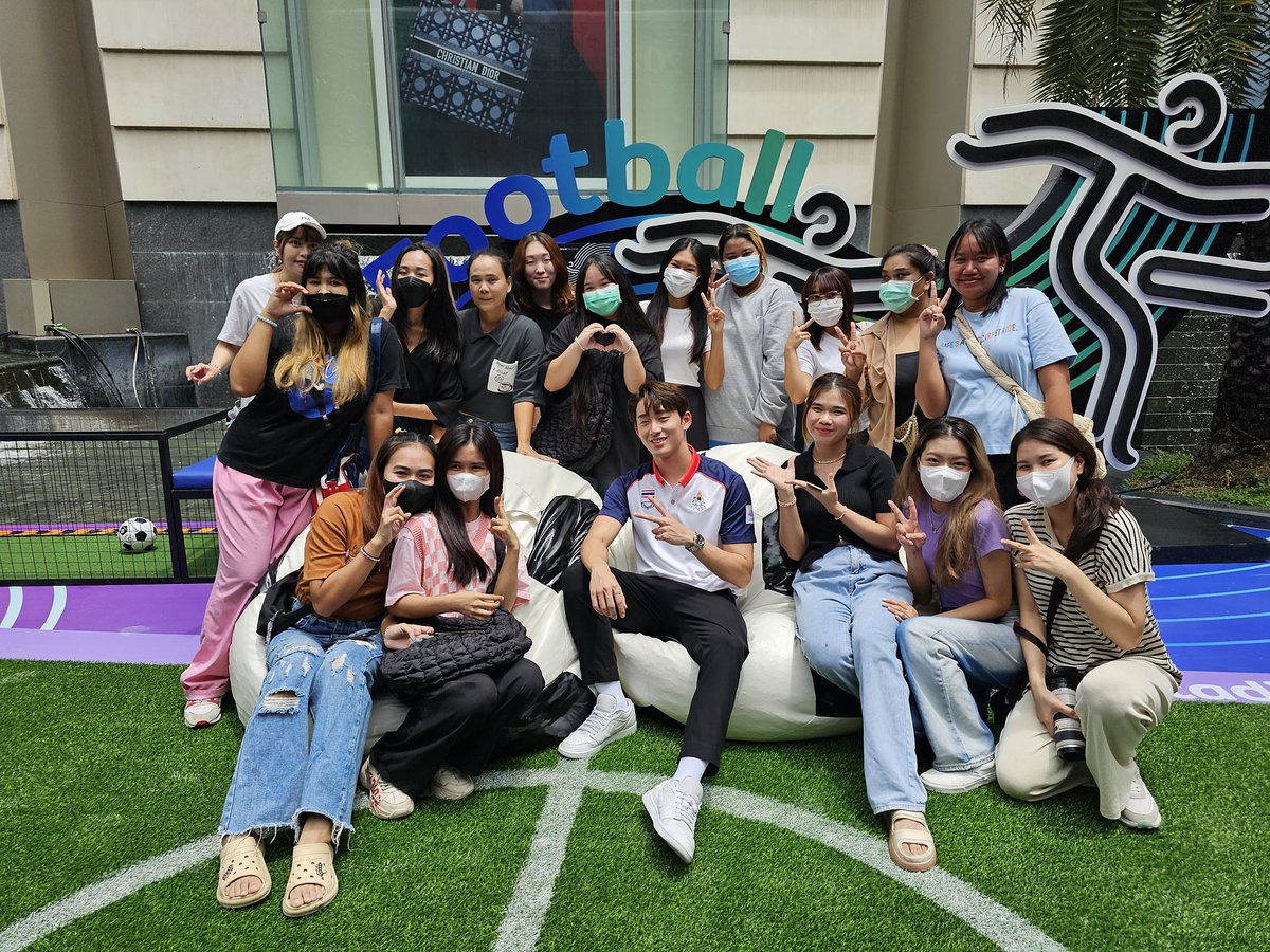 VATSALYAA7's tweet image. For 2023 Asian Games,Est was excited but also a little nervous.his heart was full of happiness when fans came to cheer and encourage him
🦈Thank you to all #ESTEAM who came to see.Things were a bit hectic at the event,but you still showed up,and I’m truly grateful. Your support +