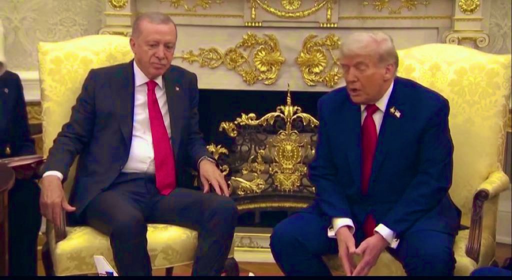 Trump Erdoğan ile görüşmesinde F-35 rozeti taktı!
Hadi hayırlısı…