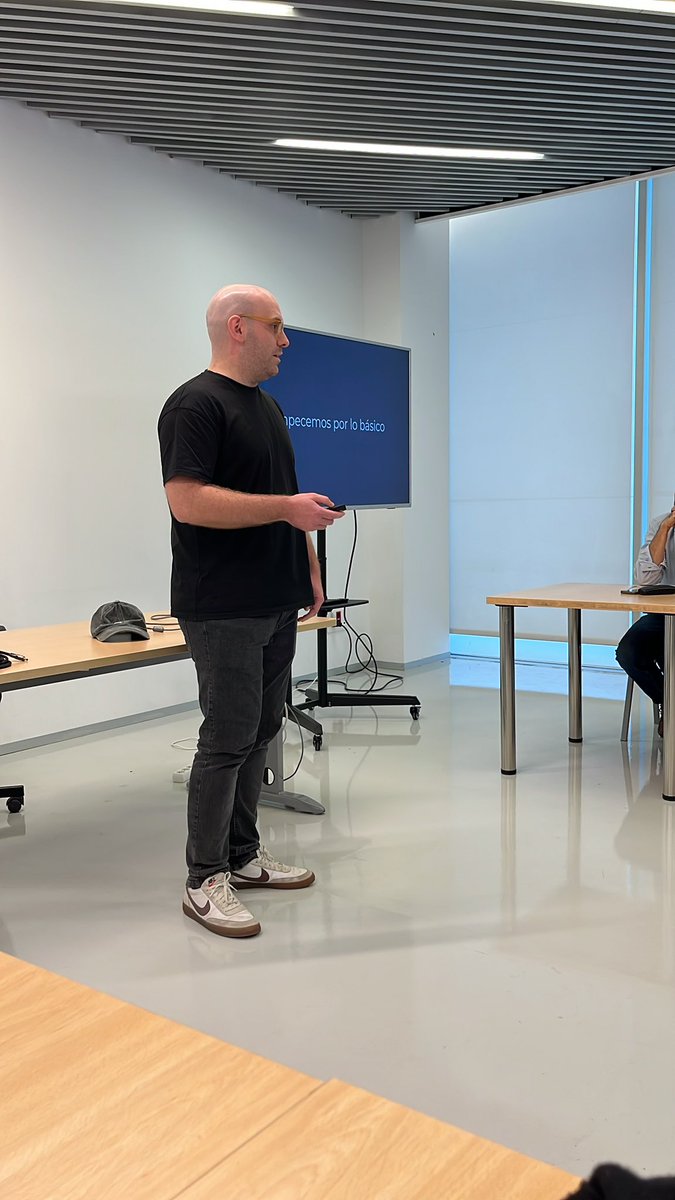 In Zaragoza WordPress Meetup about MCP &amp; WordPress with <a href="/AmadeuArderiu/">Amadeu Arderiu - AI for WordPress</a>