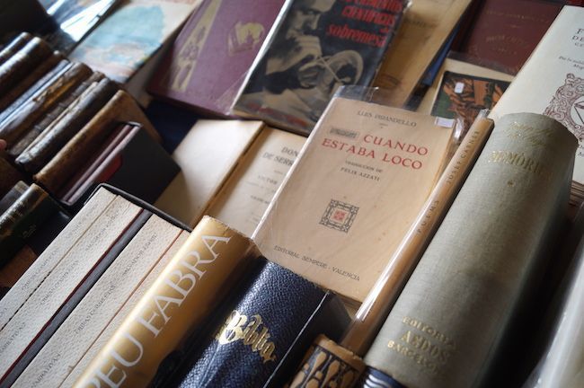 📚 Barcelona sense mercats de llibres seria com un llibre sense pàgines. El #MercatDominicaldeSantAntoni manté viva aquesta tradició quasi centenària.
Vine a descobrir-ho...😉
#SantAntoniBarrideLlibres